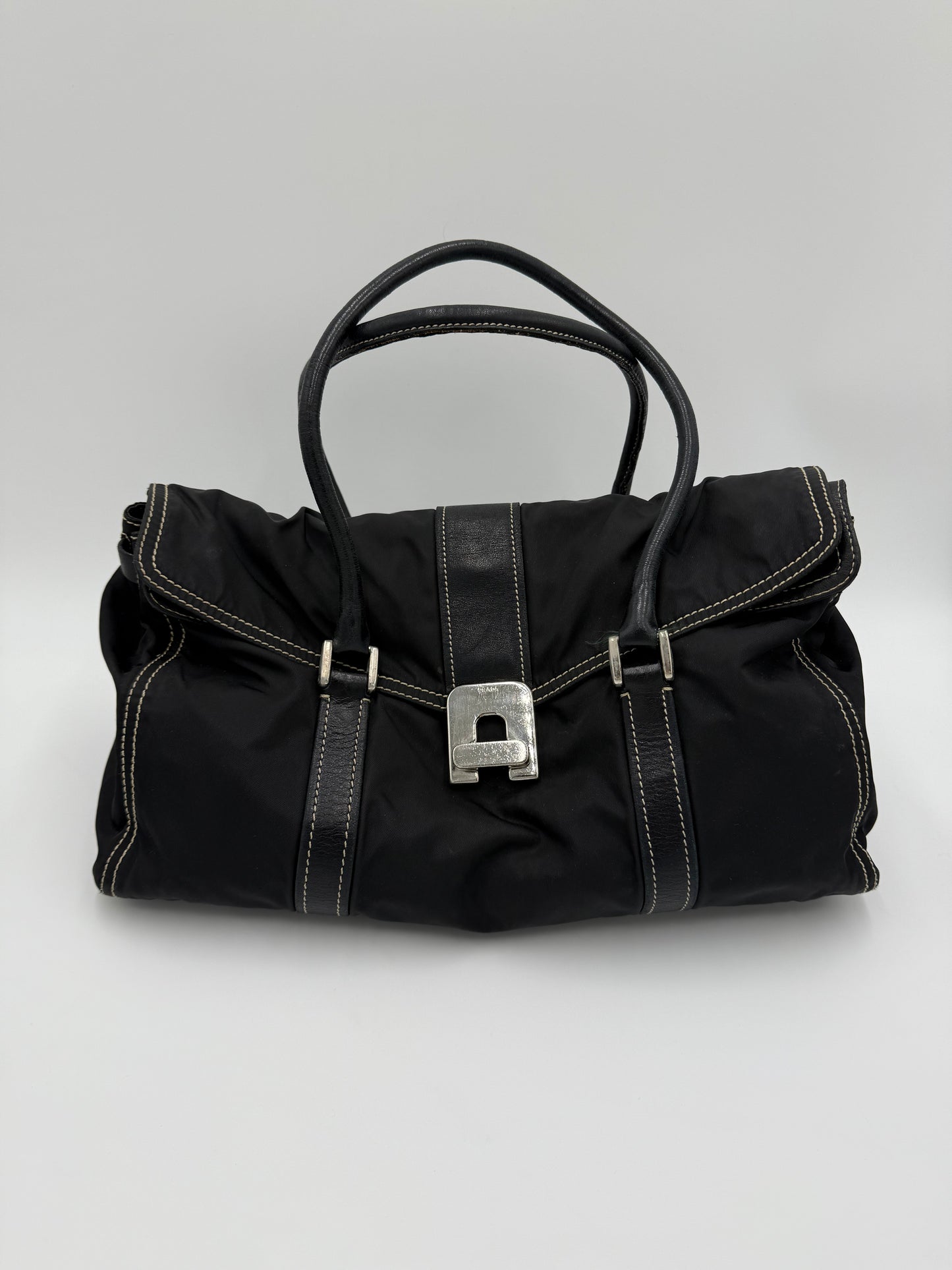 Prada Borsa a Spalla Vintage in Nylon e Pelle Nera - Pally Vintage Closet