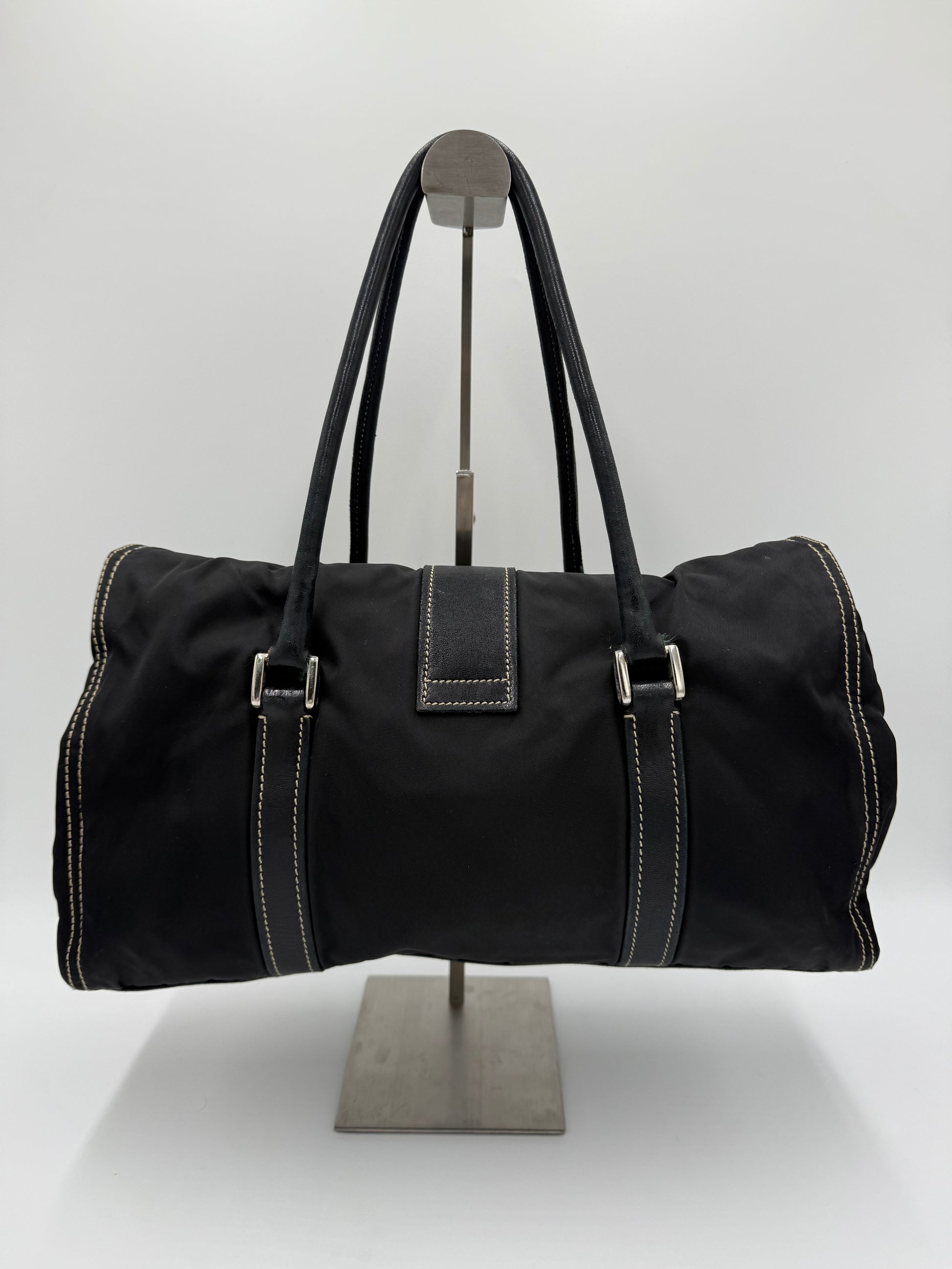 Prada Borsa a Spalla Vintage in Nylon e Pelle Nera - Pally Vintage Closet