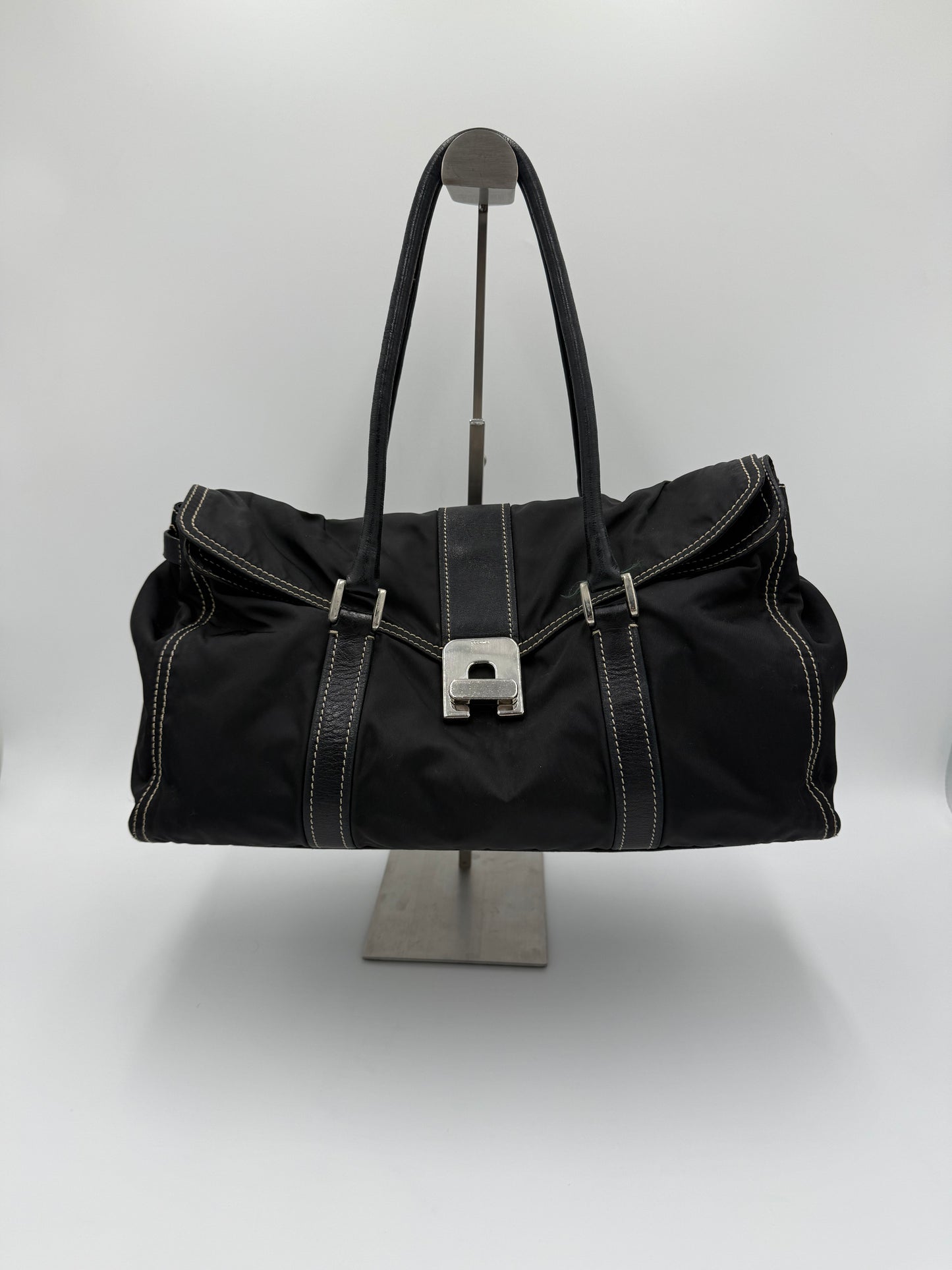 Prada Borsa a Spalla Vintage in Nylon e Pelle Nera - Pally Vintage Closet