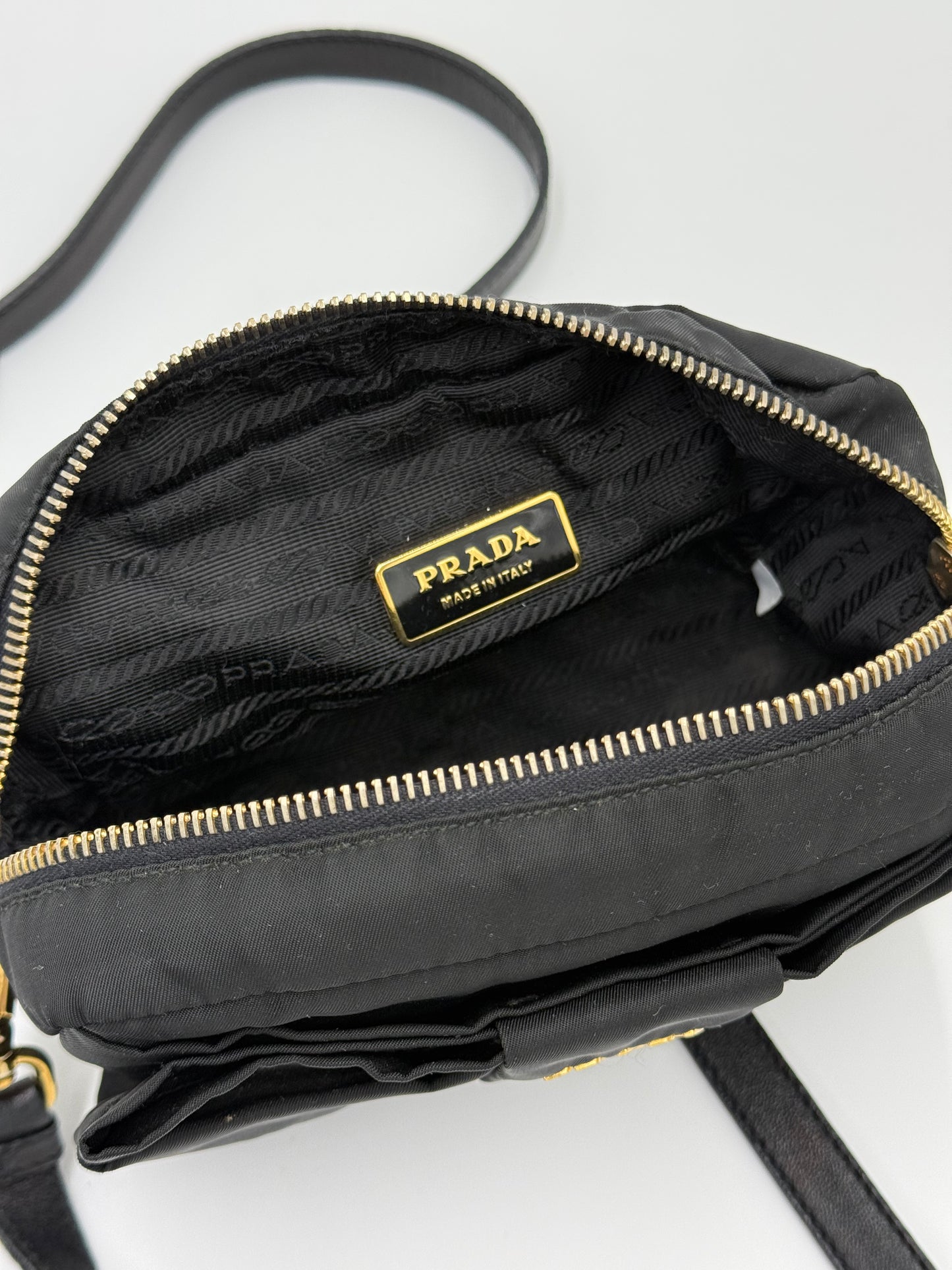 Prada Borsa a Tracolla Vintage Fiocco Mini in Nylon Nero