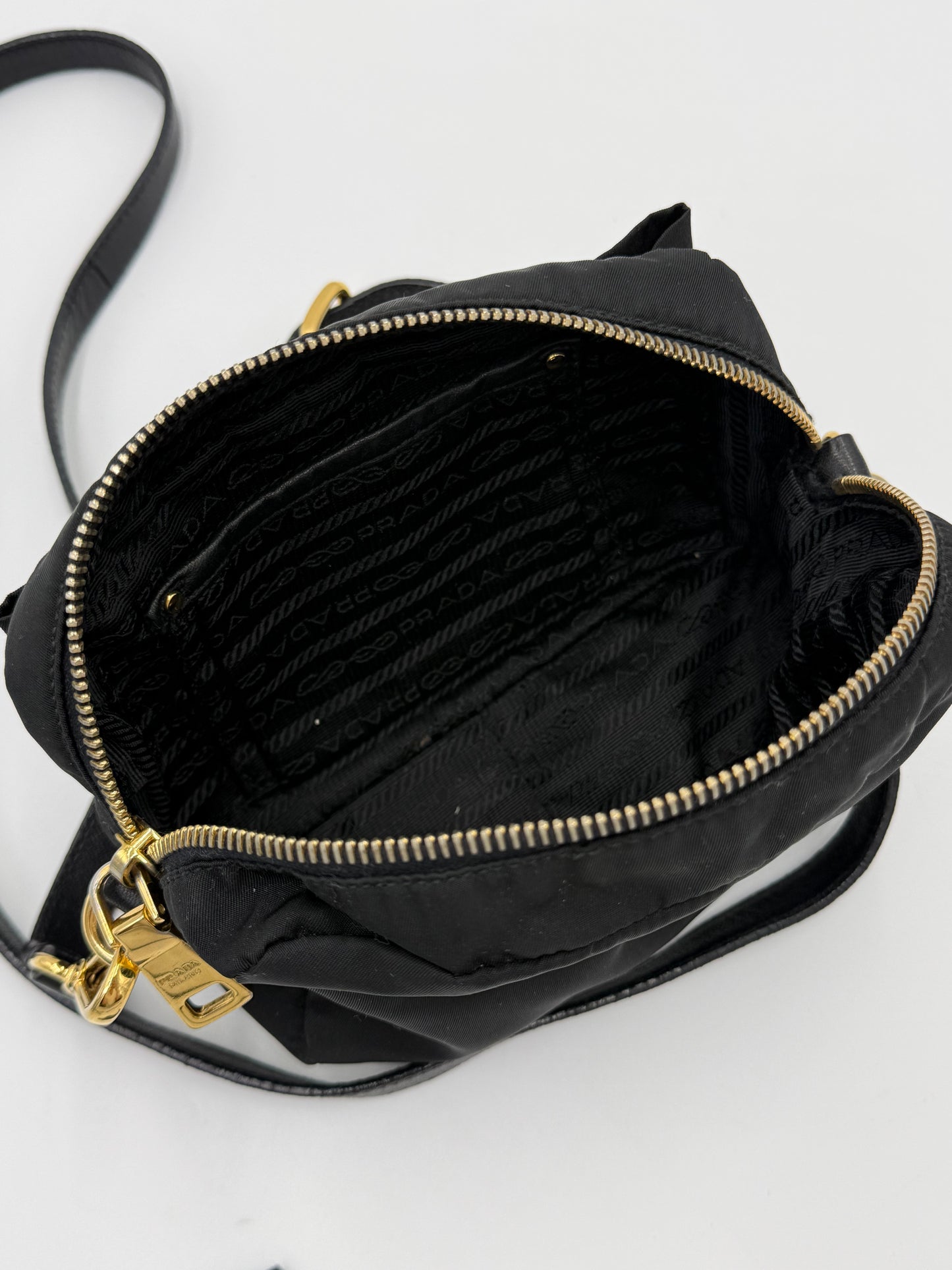 Prada Borsa a Tracolla Vintage Fiocco Mini in Nylon Nero