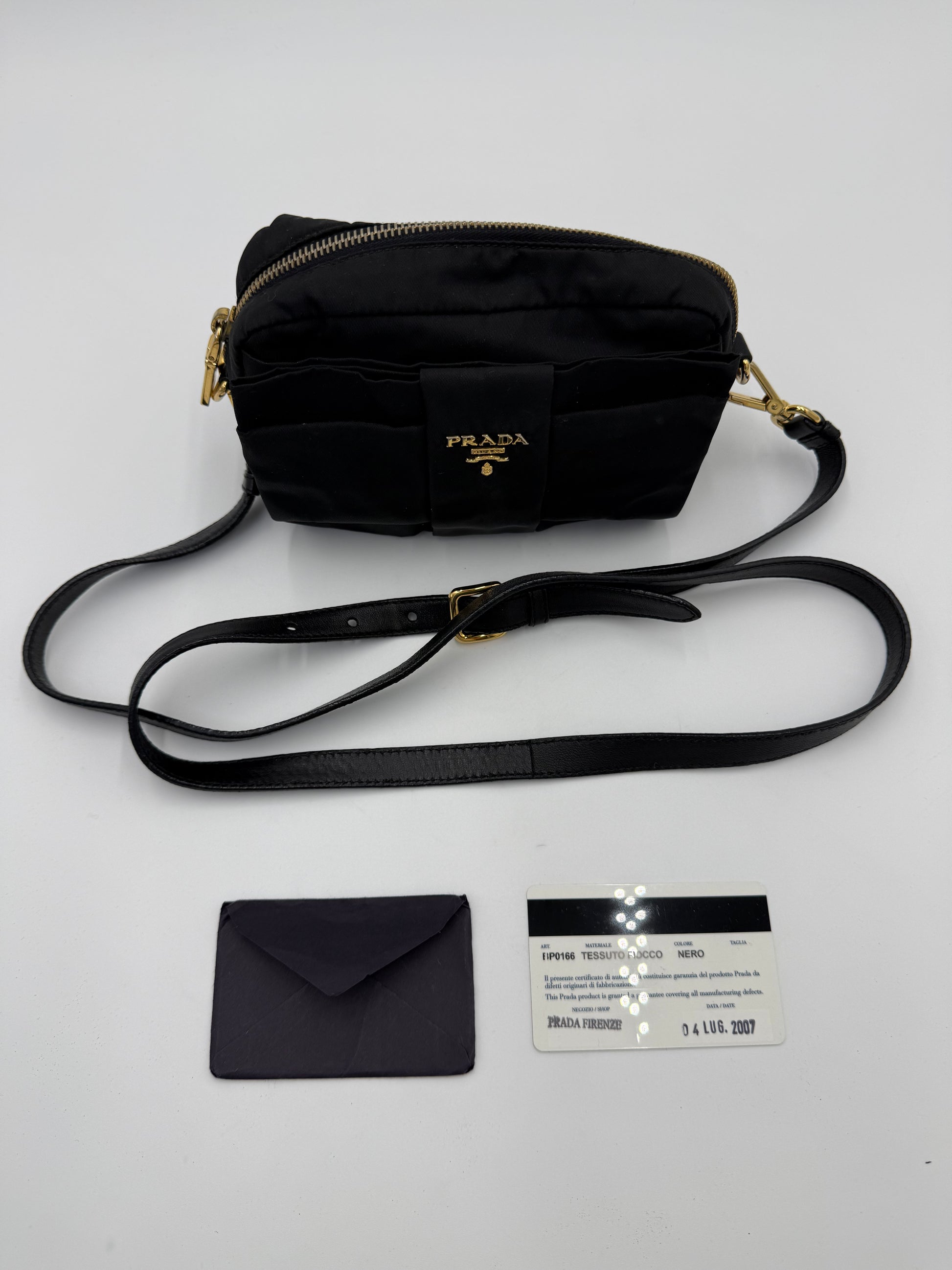 Prada Borsa a Tracolla Vintage Fiocco Mini in Nylon Nero - Pally Vintage Closet