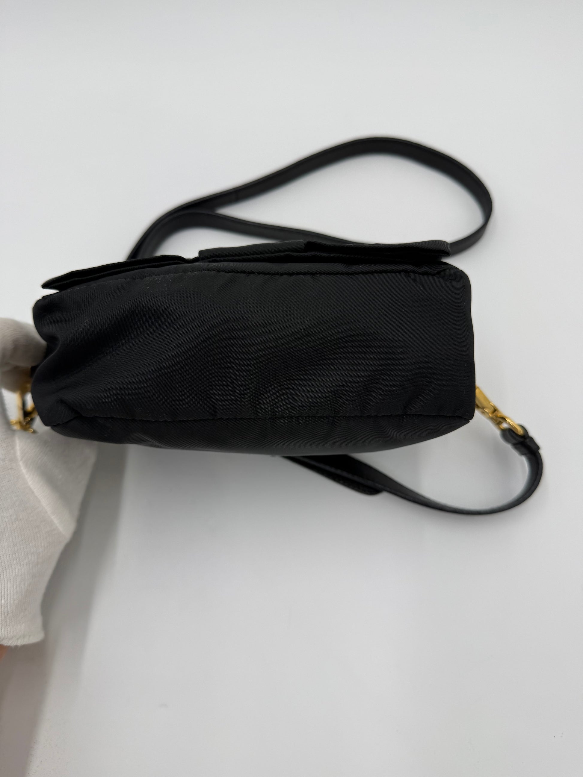 Prada Borsa a Tracolla Vintage Fiocco Mini in Nylon Nero - Pally Vintage Closet