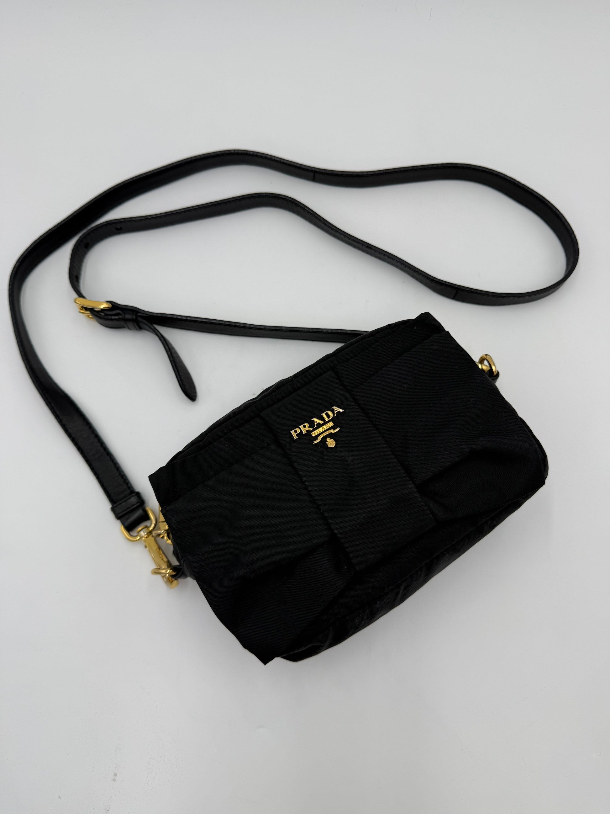 Prada Borsa a Tracolla Vintage Fiocco Mini in Nylon Nero - Pally Vintage Closet