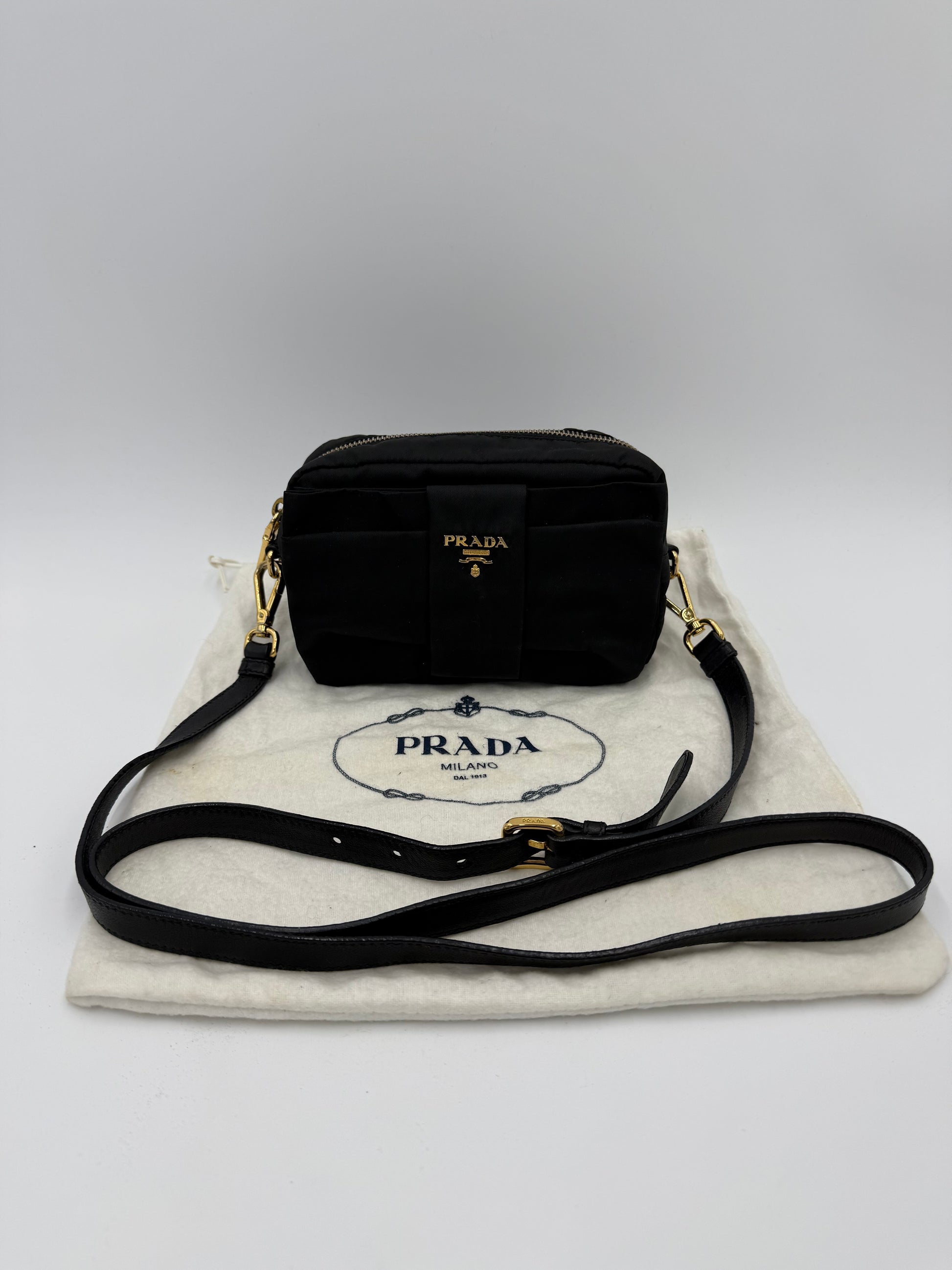 Prada Borsa a Tracolla Vintage Fiocco Mini in Nylon Nero - Pally Vintage Closet