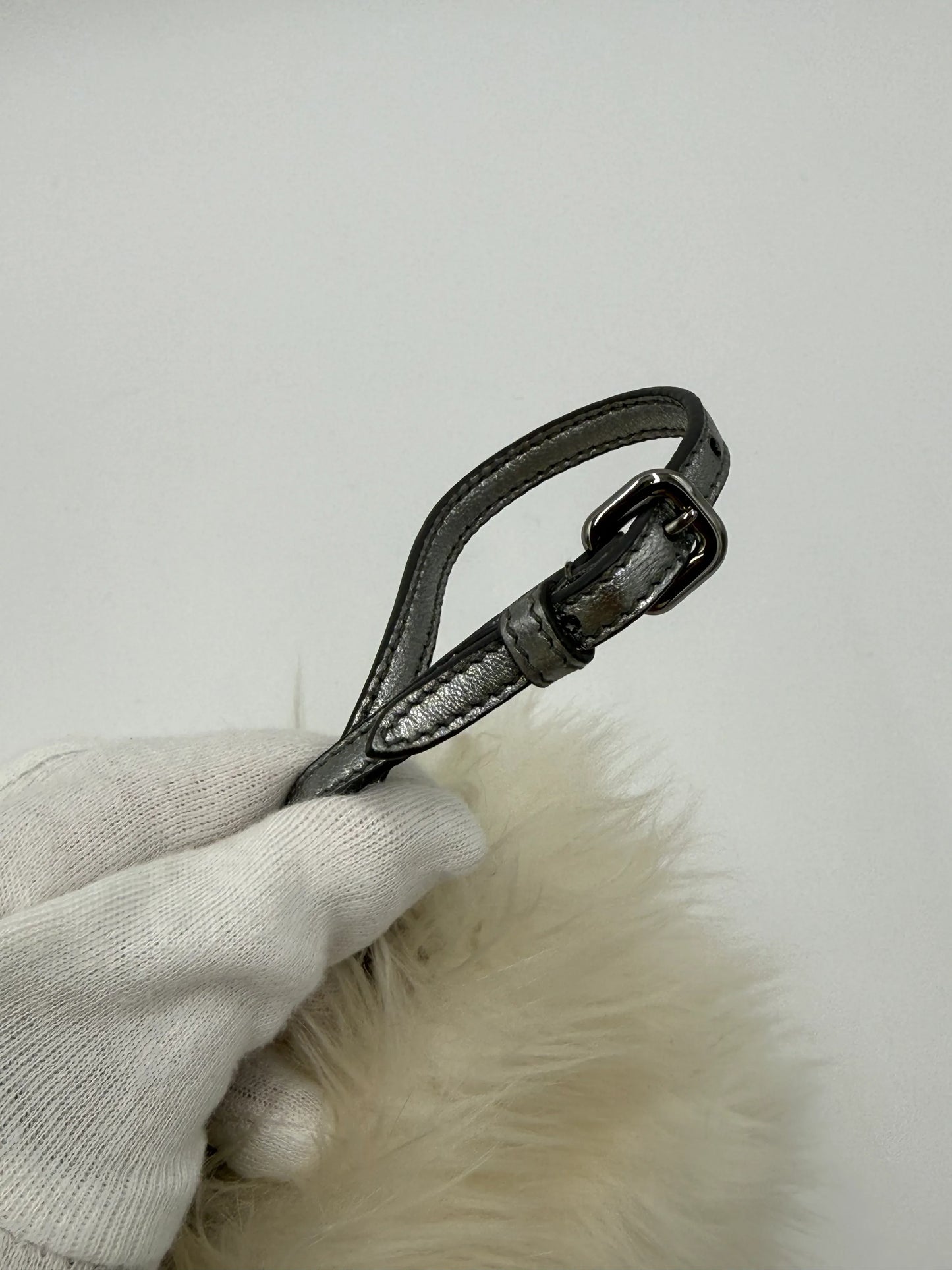 Prada-Clutch-Eco-Pelliccia-Edizione-Speciale-in-Bianco-e-Argento-70265927926084 - Pally Vintage Closet