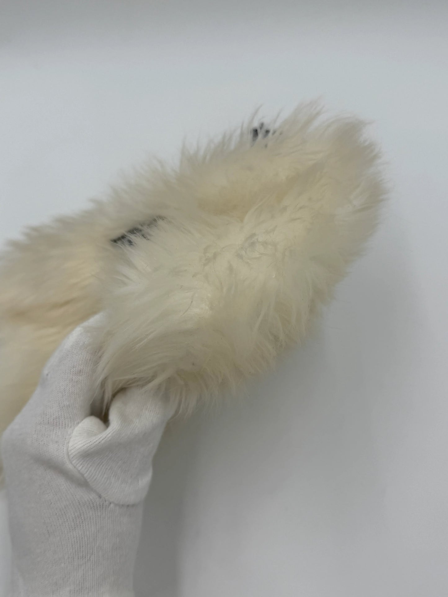 Prada-Clutch-Eco-Pelliccia-Edizione-Speciale-in-Bianco-e-Argento-70265928057156 - Pally Vintage Closet