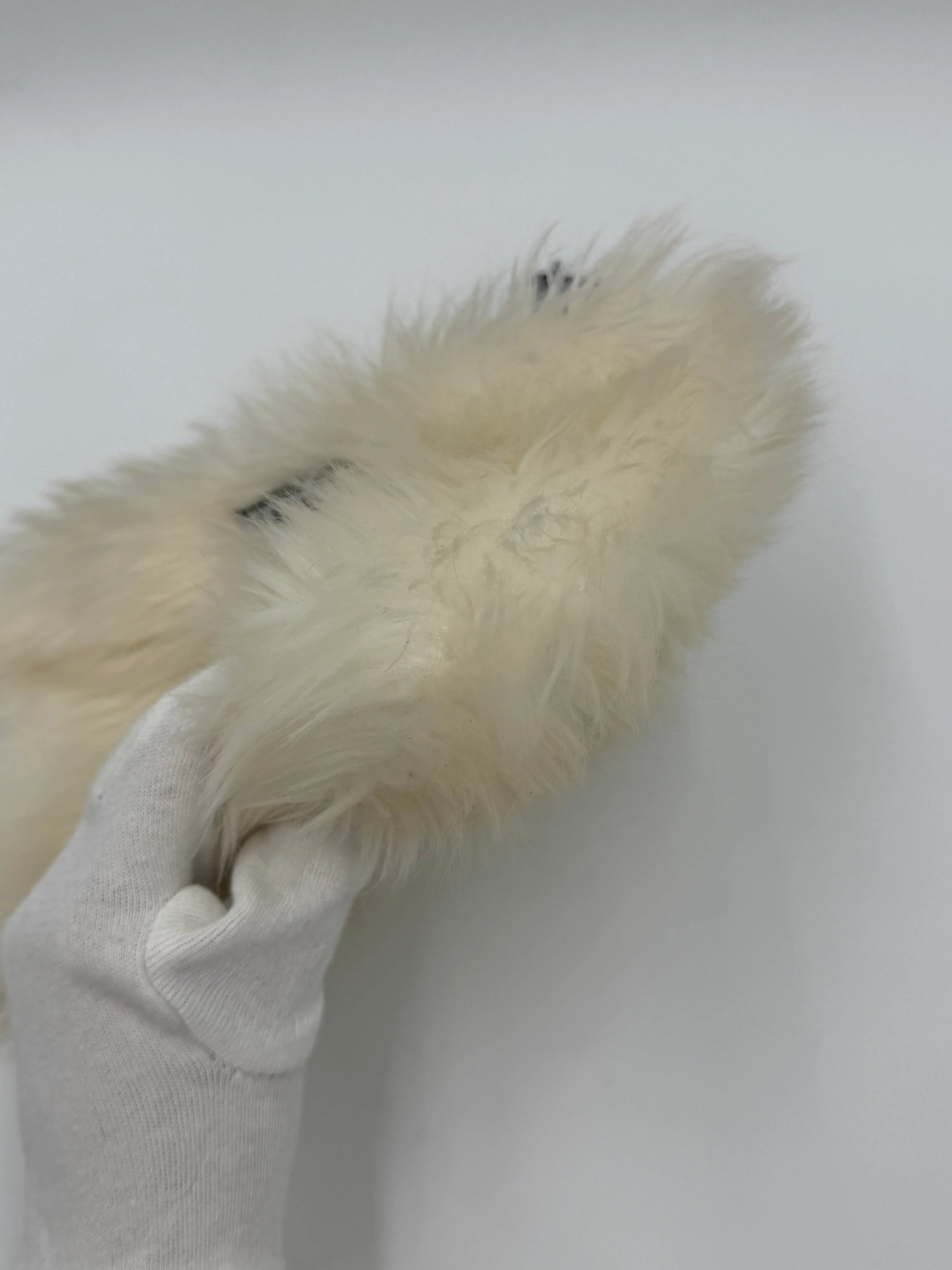 Prada-Clutch-Eco-Pelliccia-Edizione-Speciale-in-Bianco-e-Argento-70265928057156 - Pally Vintage Closet