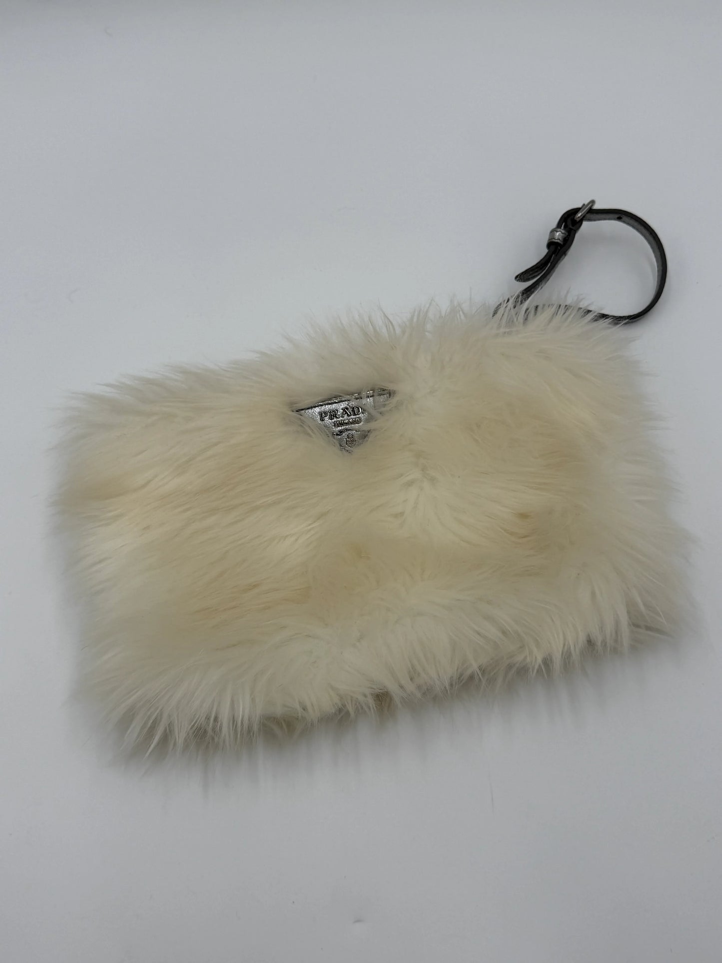 Prada-Clutch-Eco-Pelliccia-Edizione-Speciale-in-Bianco-e-Argento-70265928122692 - Pally Vintage Closet
