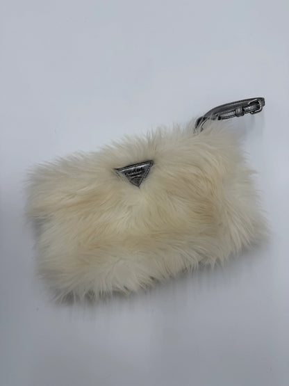Prada-Clutch-Eco-Pelliccia-Edizione-Speciale-in-Bianco-e-Argento-70265928253764 - Pally Vintage Closet
