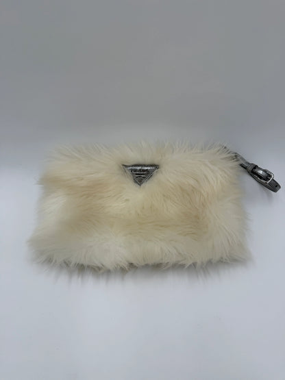 Prada-Clutch-Eco-Pelliccia-Edizione-Speciale-in-Bianco-e-Argento-70265928286532 - Pally Vintage Closet