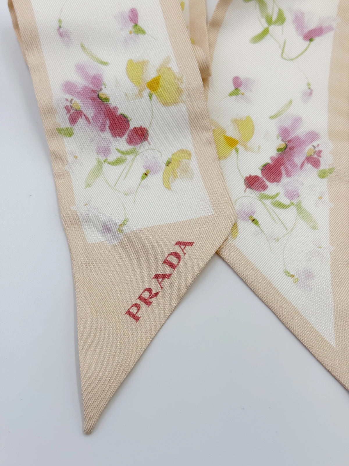 Prada Foulard Twill in Seta Floreale Rosa e Beige - Pally Vintage Closet