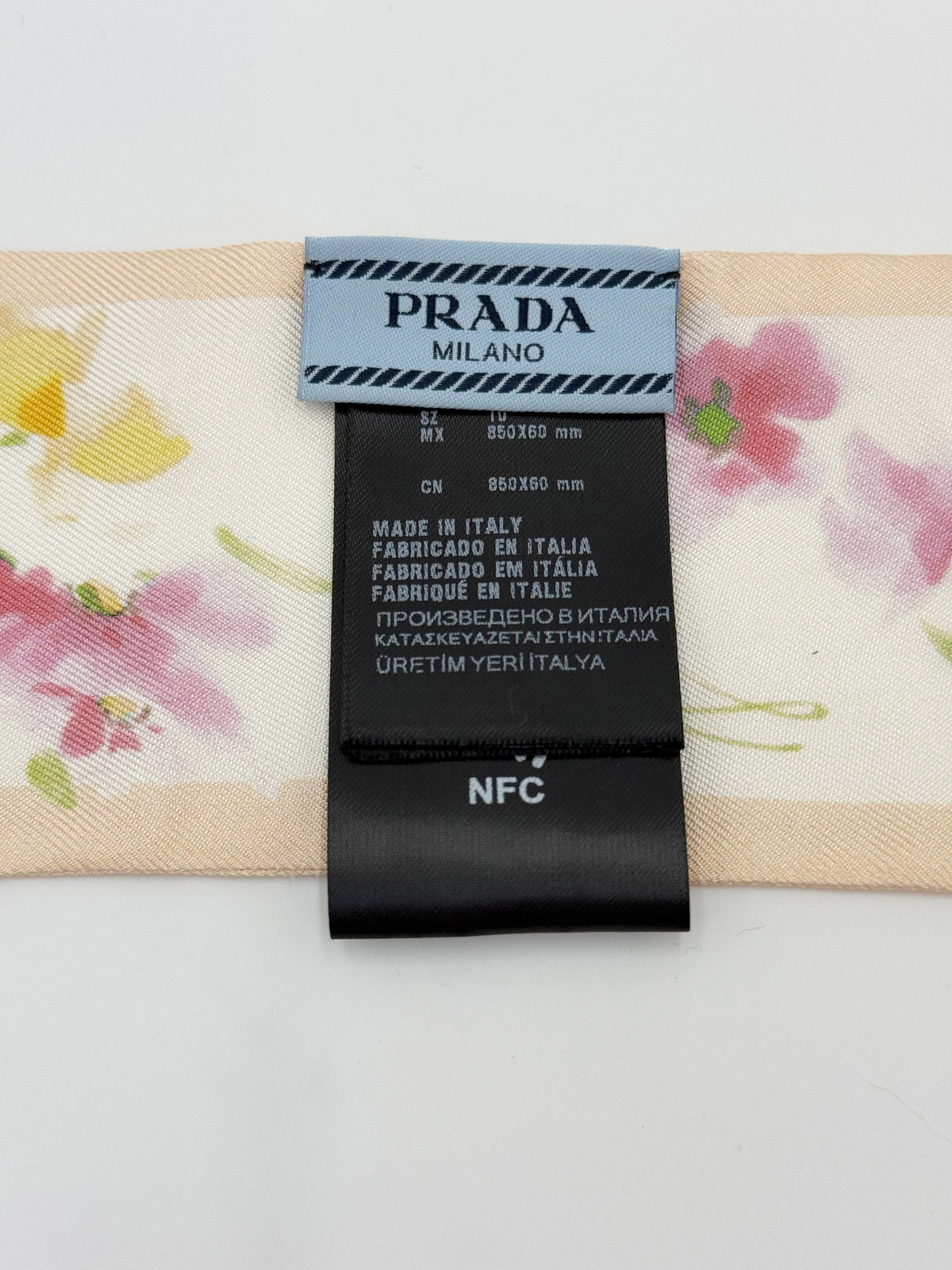 Prada Foulard Twill in Seta Floreale Rosa e Beige - Pally Vintage Closet