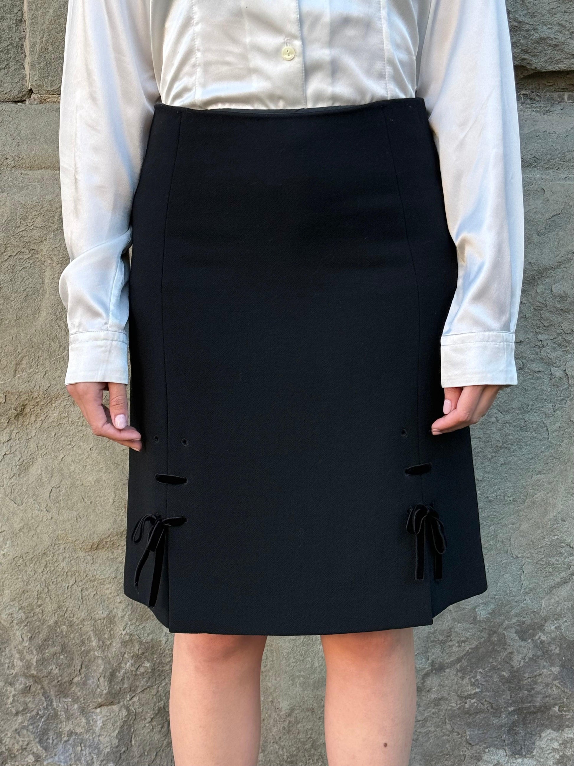 Prada-Gonna-Vintage-in-Lana-Vergine-con-Dettagli-in-Velluto-Nero-70397340549444 - Pally Vintage Closet