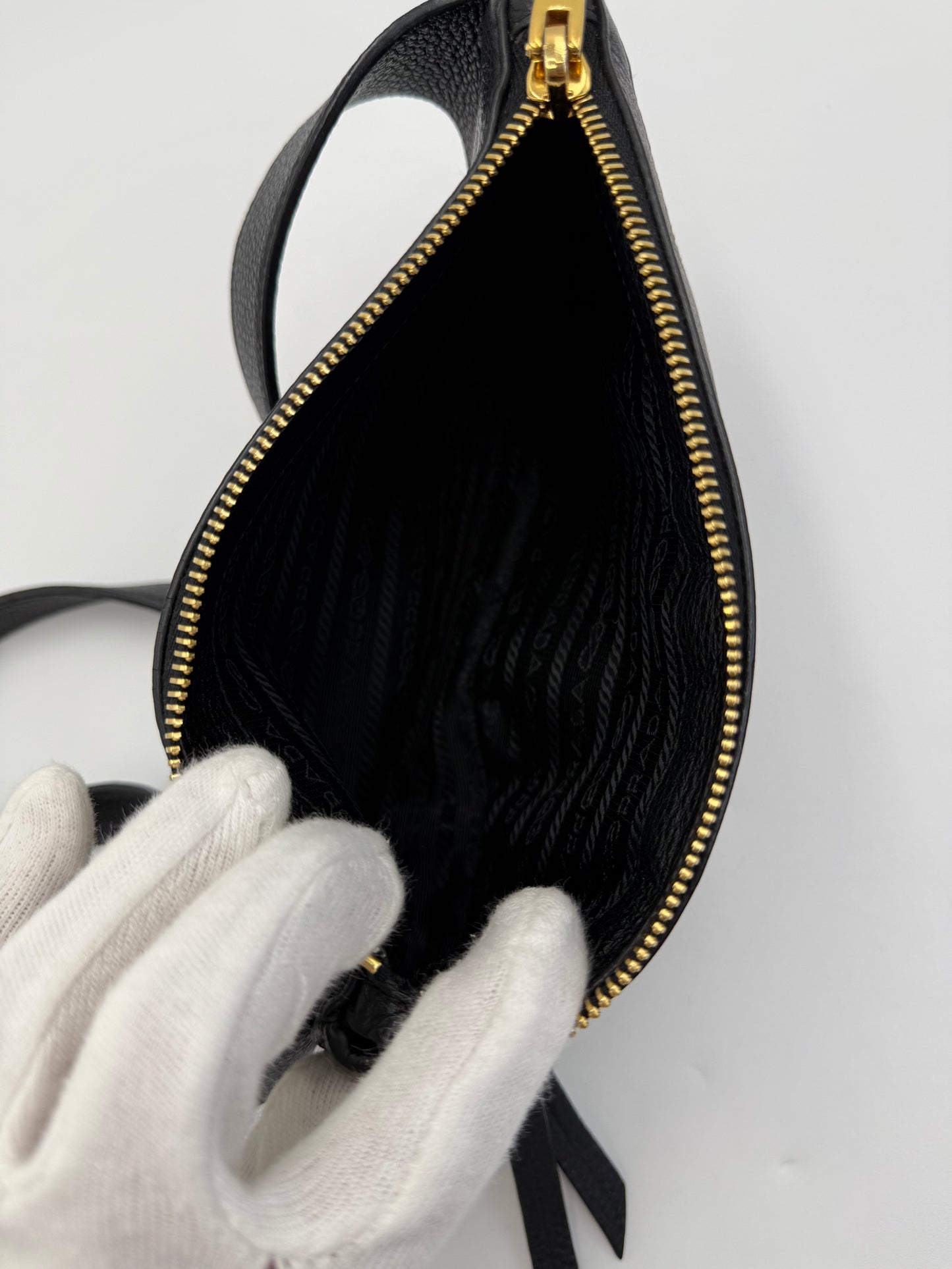 Prada Marsupio in Pelle Martellata Nera con Hardware Dorato