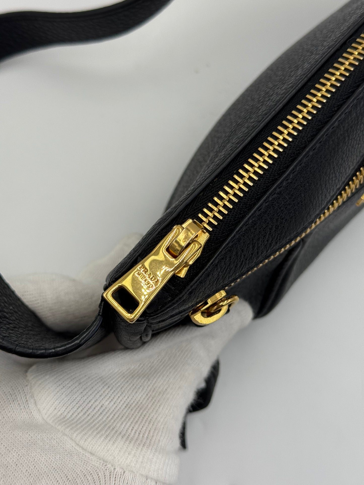 Prada Marsupio in Pelle Martellata Nera con Hardware Dorato