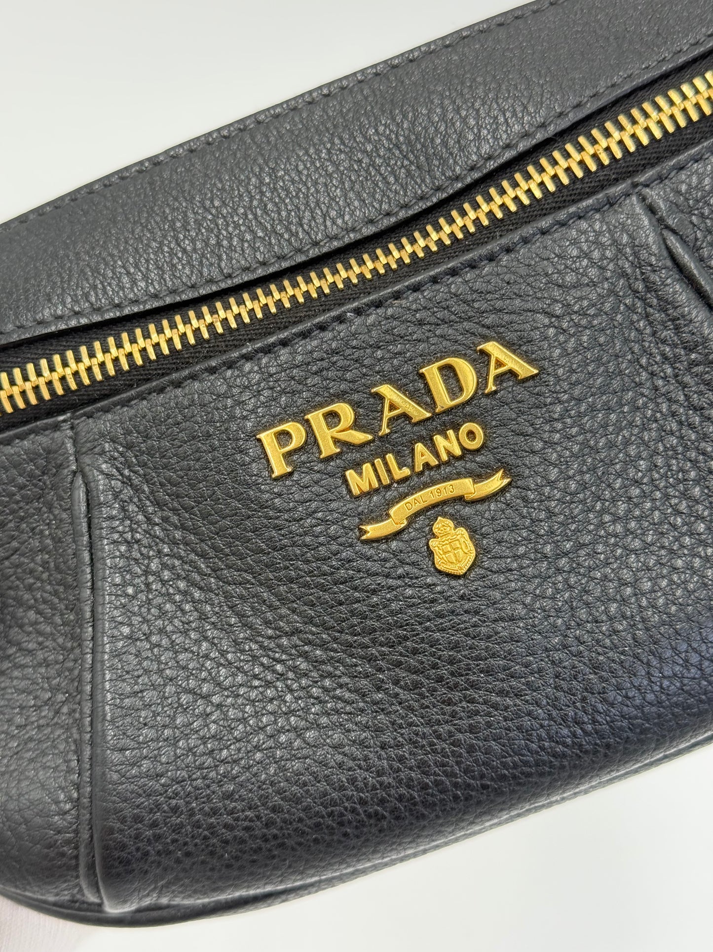 Prada Marsupio in Pelle Martellata Nera con Hardware Dorato