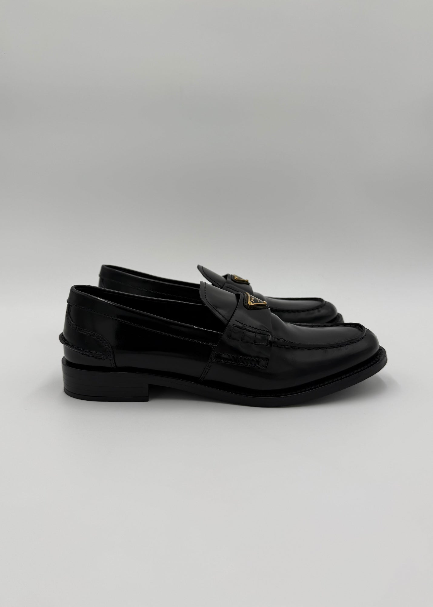 Prada Mocassini in Pelle Spazzolata Neri