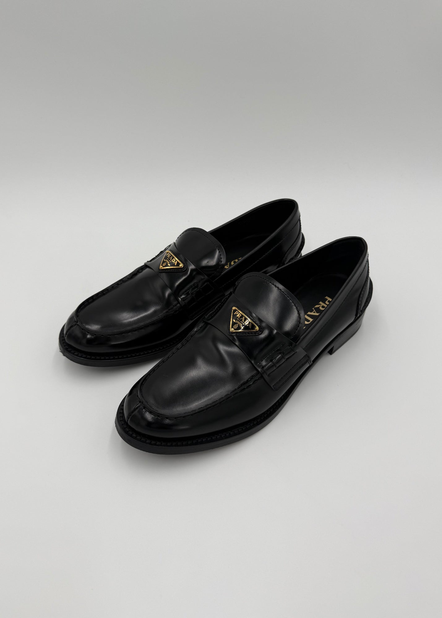 Prada Mocassini in Pelle Spazzolata Neri