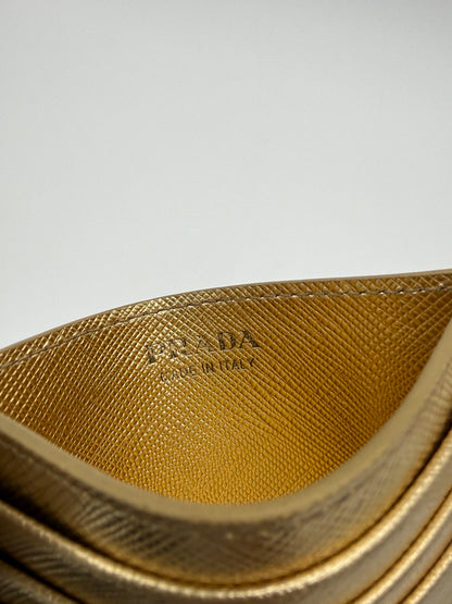 Prada-Portacarte-in-Pelle-Saffiano-Metallica-Oro-70568223179076 - Pally Vintage Closet