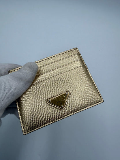 Prada-Portacarte-in-Pelle-Saffiano-Metallica-Oro-70568223244612 - Pally Vintage Closet