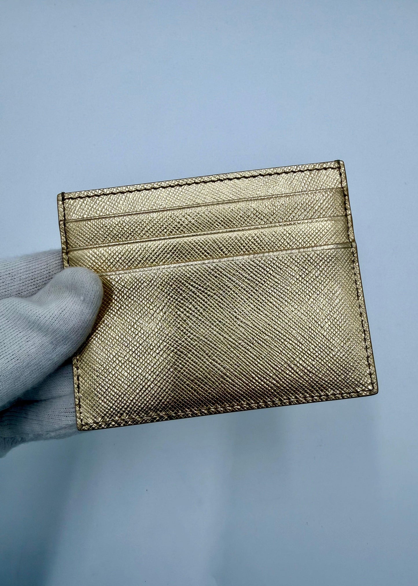 Prada-Portacarte-in-Pelle-Saffiano-Metallica-Oro-70568223342916 - Pally Vintage Closet