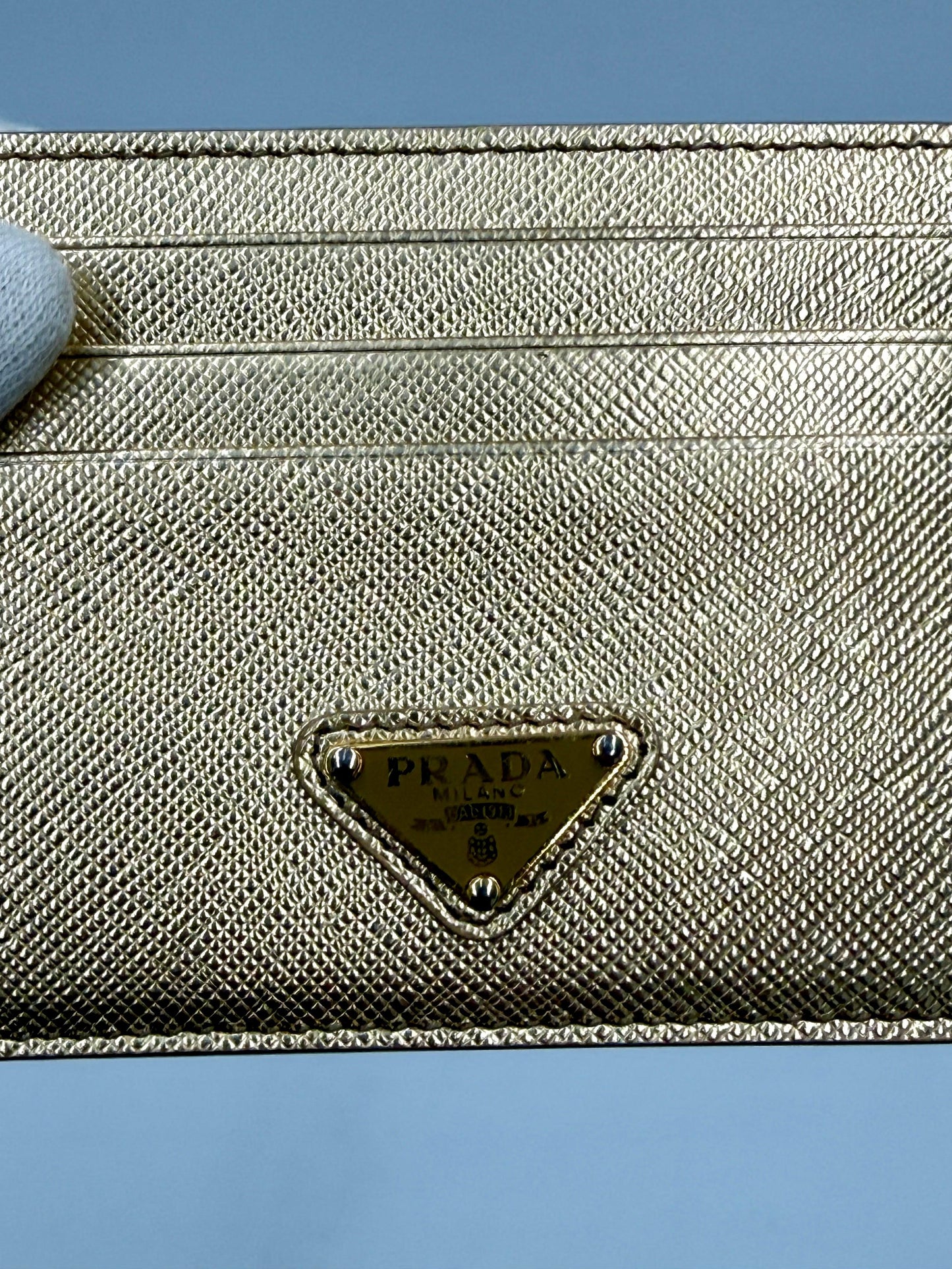Prada-Portacarte-in-Pelle-Saffiano-Metallica-Oro-70568223375684 - Pally Vintage Closet