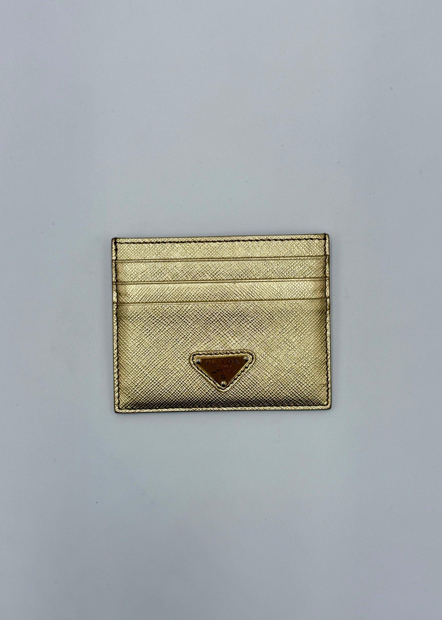 Prada-Portacarte-in-Pelle-Saffiano-Metallica-Oro-70568223473988 - Pally Vintage Closet
