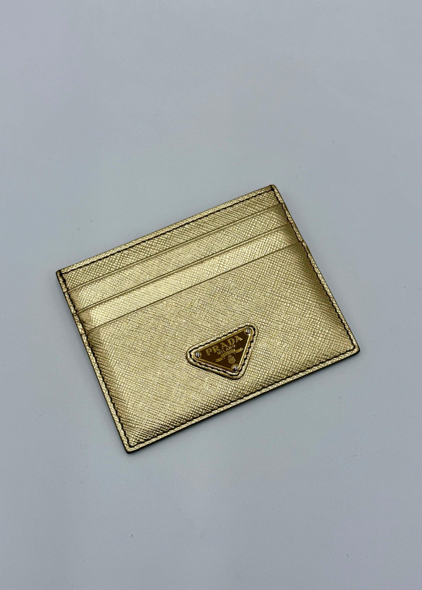 Prada-Portacarte-in-Pelle-Saffiano-Metallica-Oro-70568223506756 - Pally Vintage Closet