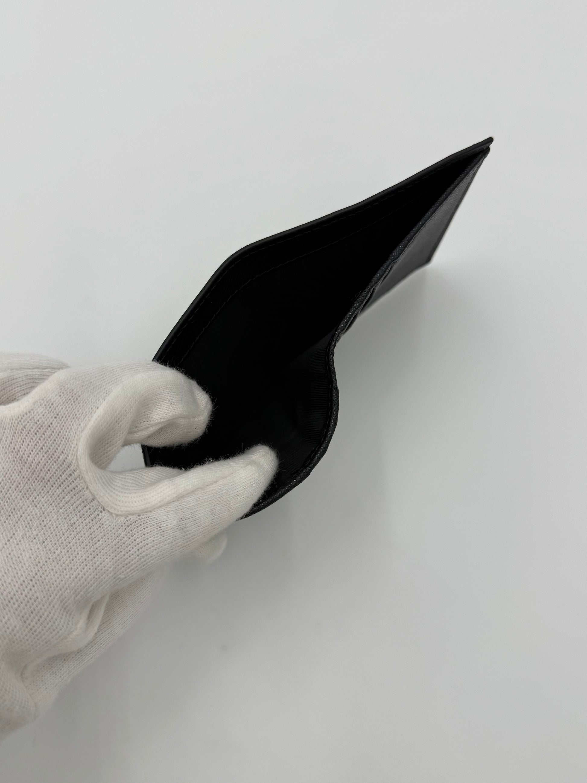 Prada Portafoglio in Saffiano Nero - Pally Vintage Closet