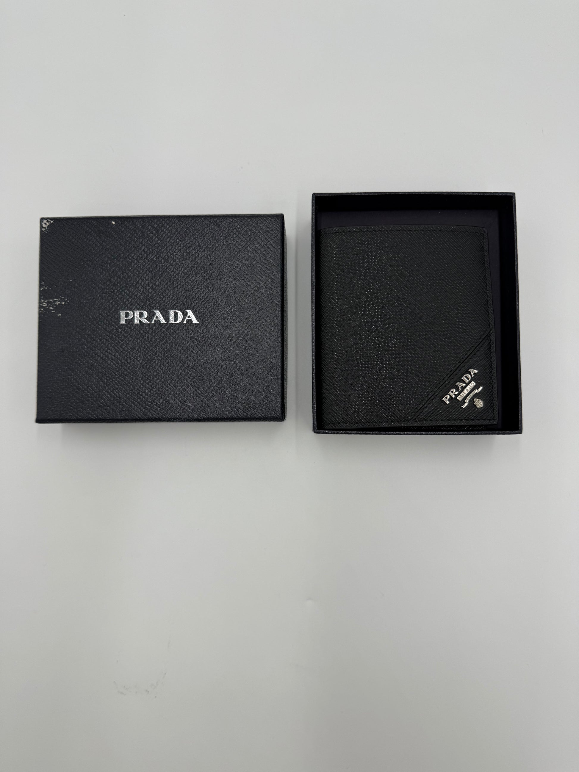 Prada Portafoglio in Saffiano Nero - Pally Vintage Closet
