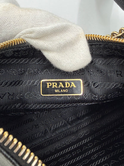 Prada Re-Edition 2005 Borsa a Tracolla in Pelle Saffiano Nera - Pally Vintage Closet