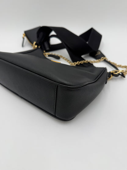 Prada Re-Edition 2005 Borsa a Tracolla in Pelle Saffiano Nera - Pally Vintage Closet