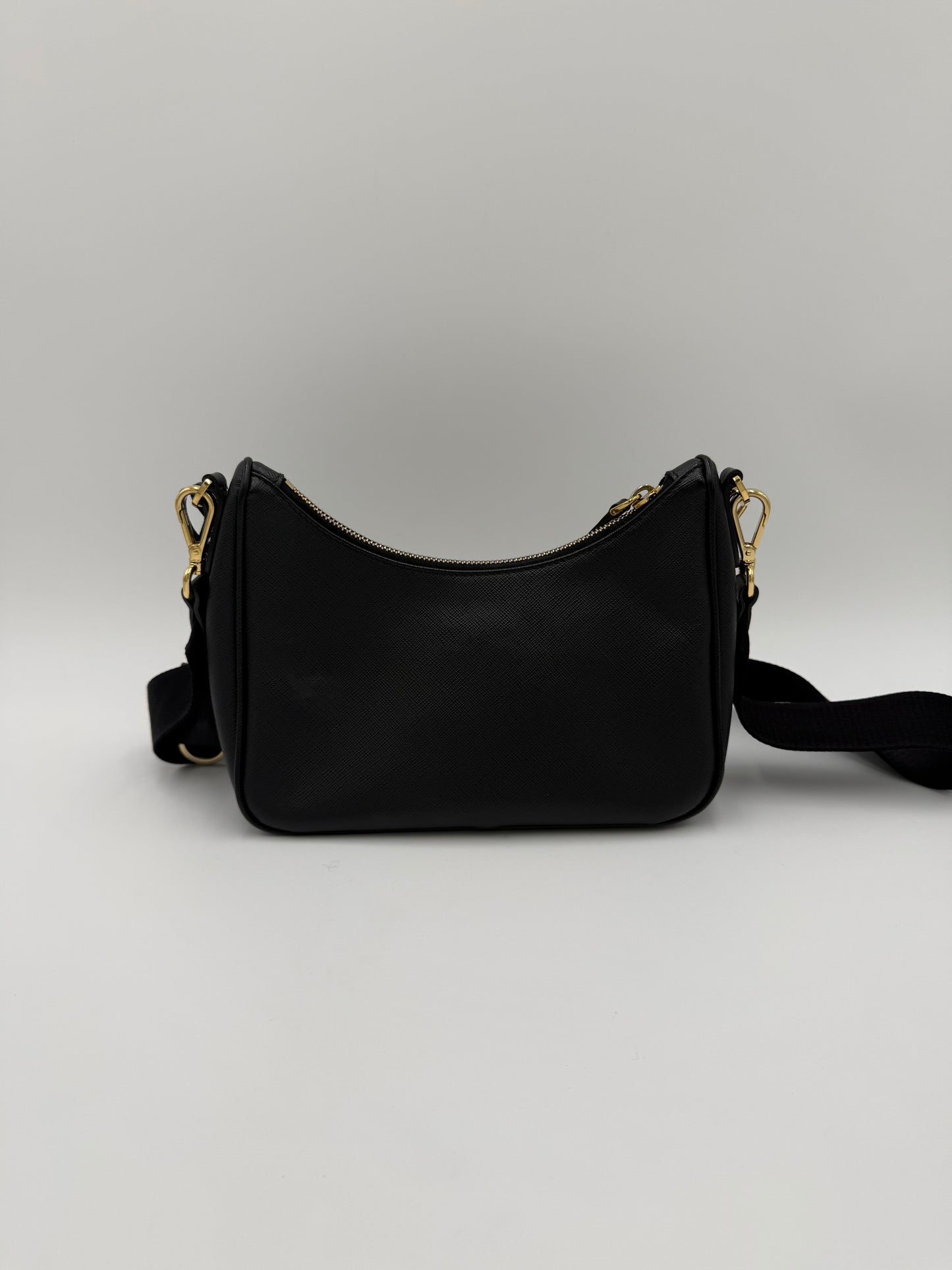 Prada Re-Edition 2005 Borsa a Tracolla in Pelle Saffiano Nera - Pally Vintage Closet