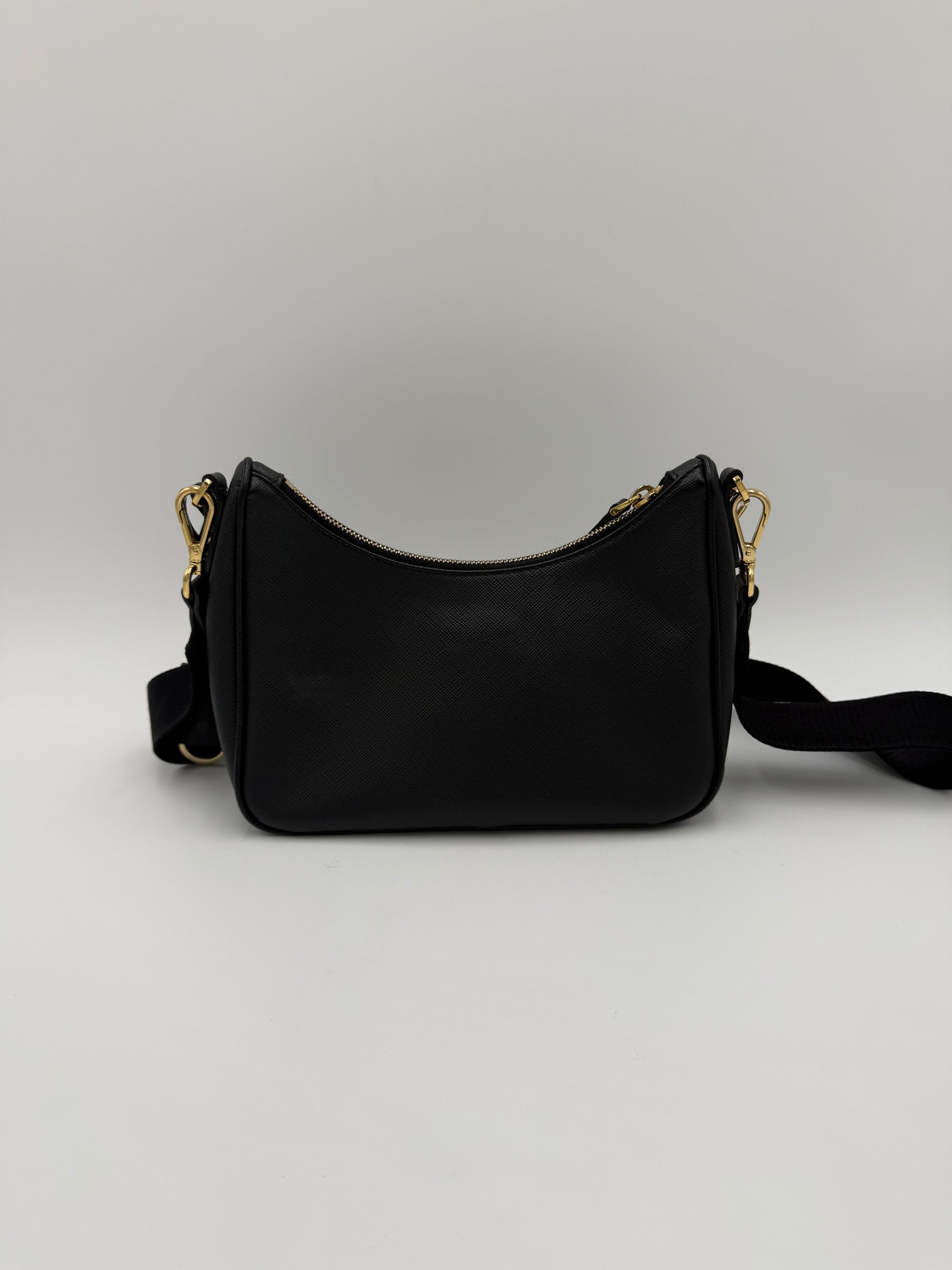 Prada Re-Edition 2005 Borsa a Tracolla in Pelle Saffiano Nera - Pally Vintage Closet