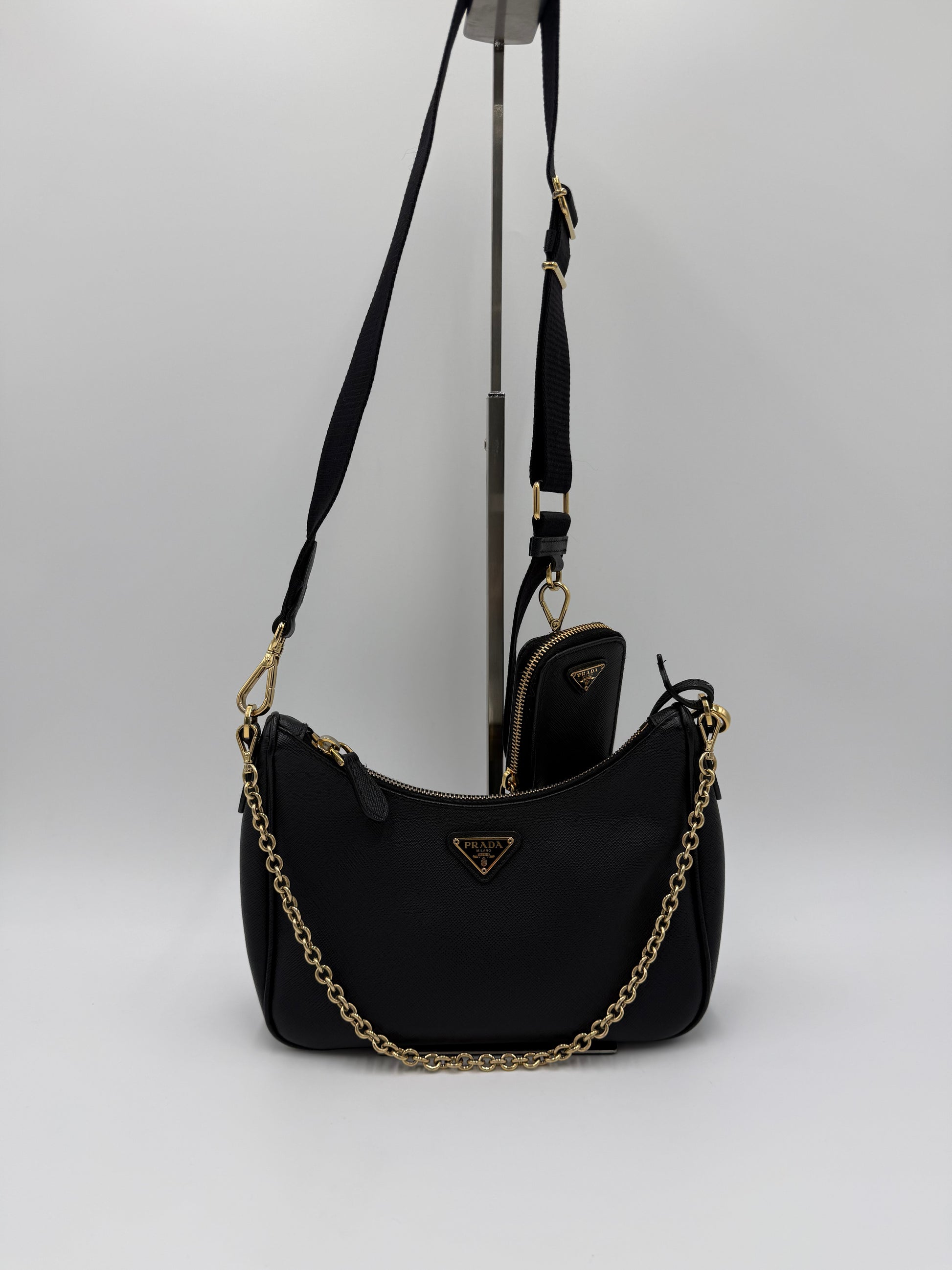 Prada Re-Edition 2005 Borsa a Tracolla in Pelle Saffiano Nera - Pally Vintage Closet