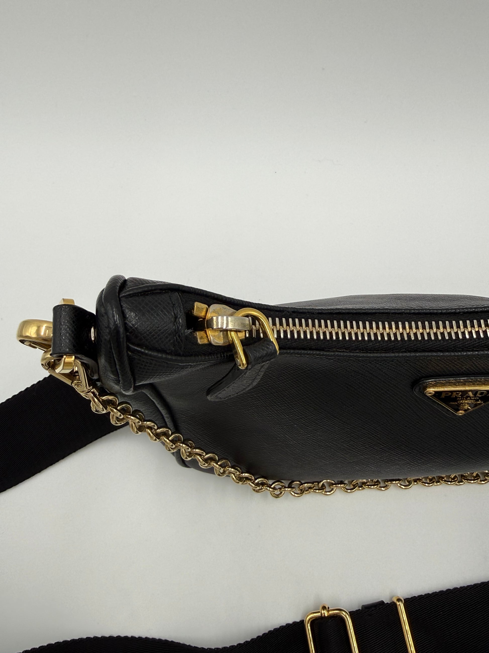 Prada Re-Edition 2005 Borsa a Tracolla in Pelle Saffiano Nera - Pally Vintage Closet