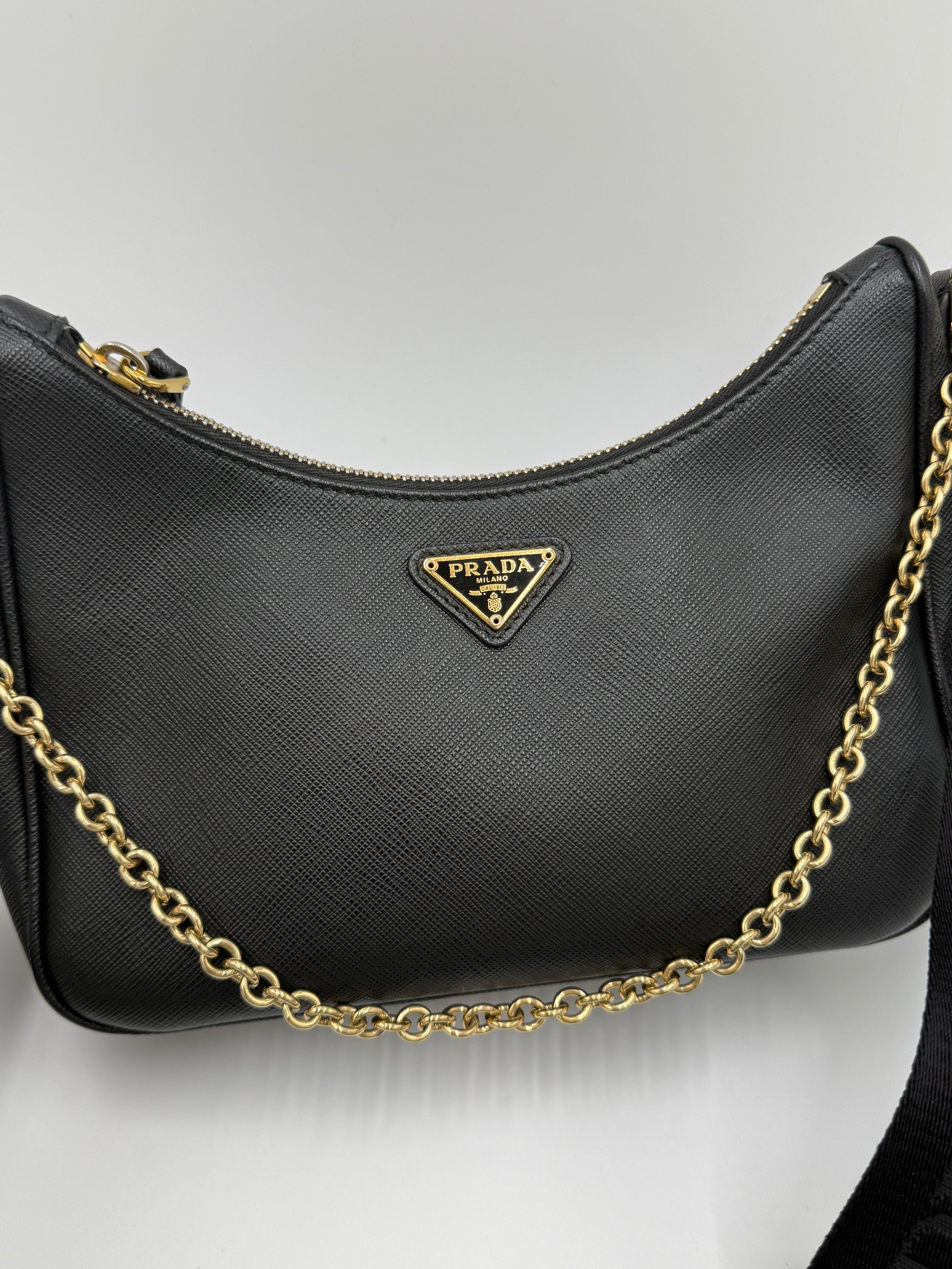 Prada Re-Edition 2005 Borsa a Tracolla in Pelle Saffiano Nera - Pally Vintage Closet