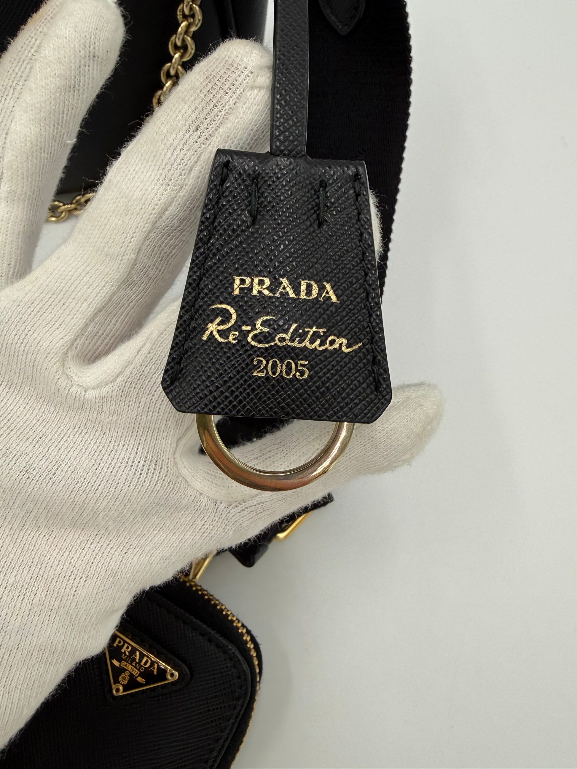 Prada Re-Edition 2005 Borsa a Tracolla in Pelle Saffiano Nera - Pally Vintage Closet
