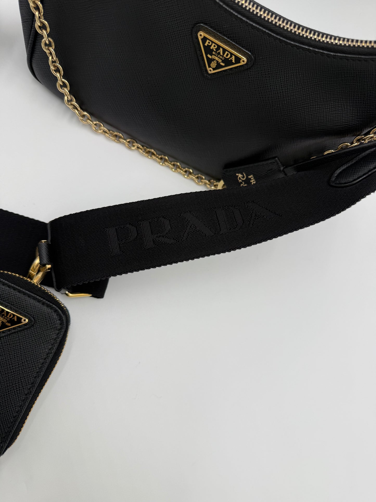 Prada Re-Edition 2005 Borsa a Tracolla in Pelle Saffiano Nera - Pally Vintage Closet