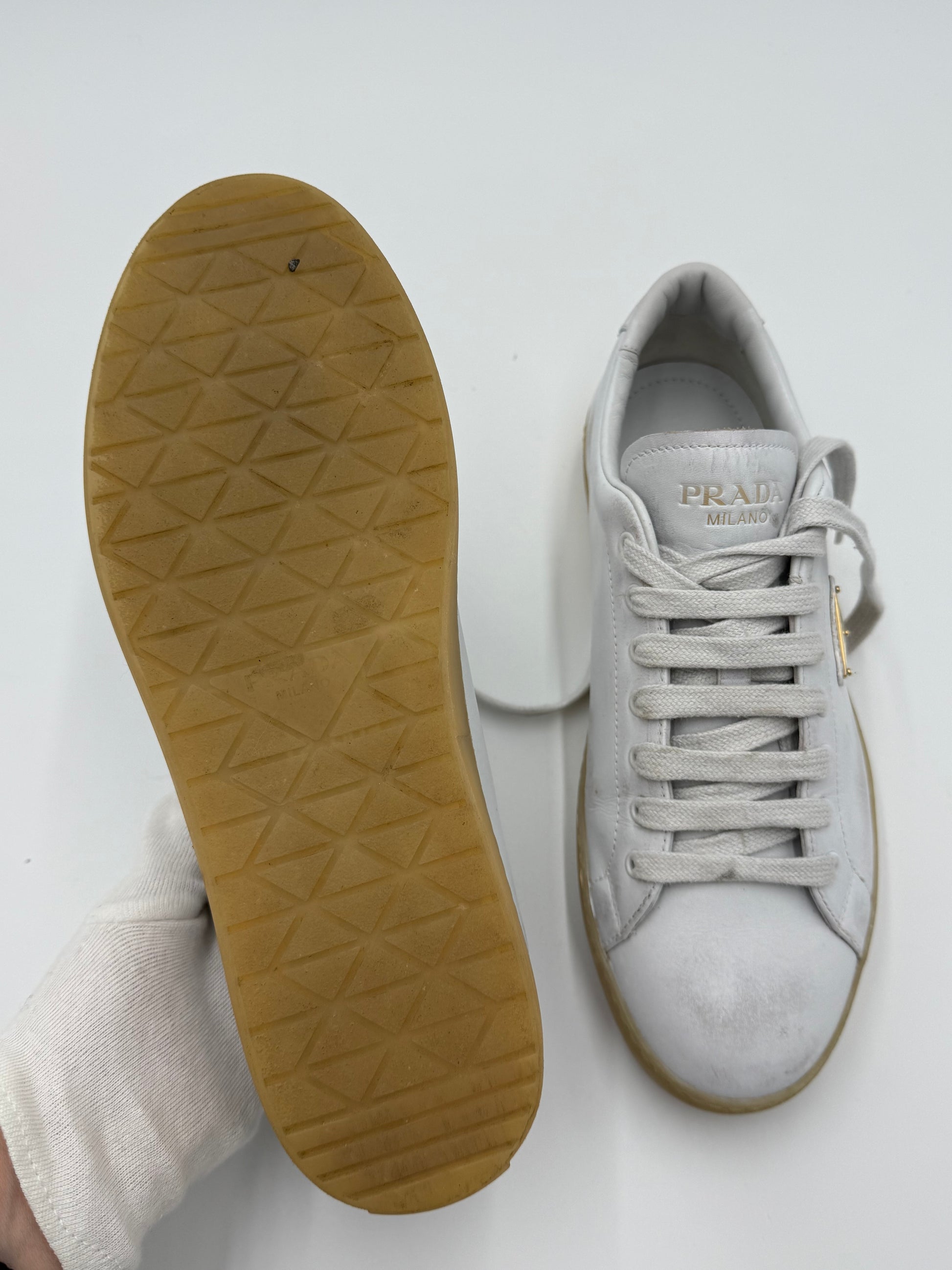 Prada Sneakers in Pelle con Effetto Vintage Bianche - Pally Vintage Closet