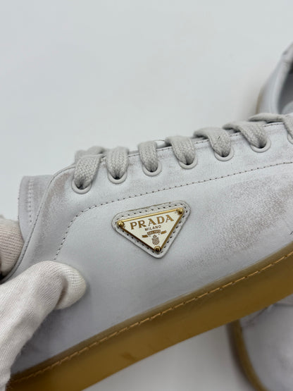 Prada Sneakers in Pelle con Effetto Vintage Bianche - Pally Vintage Closet