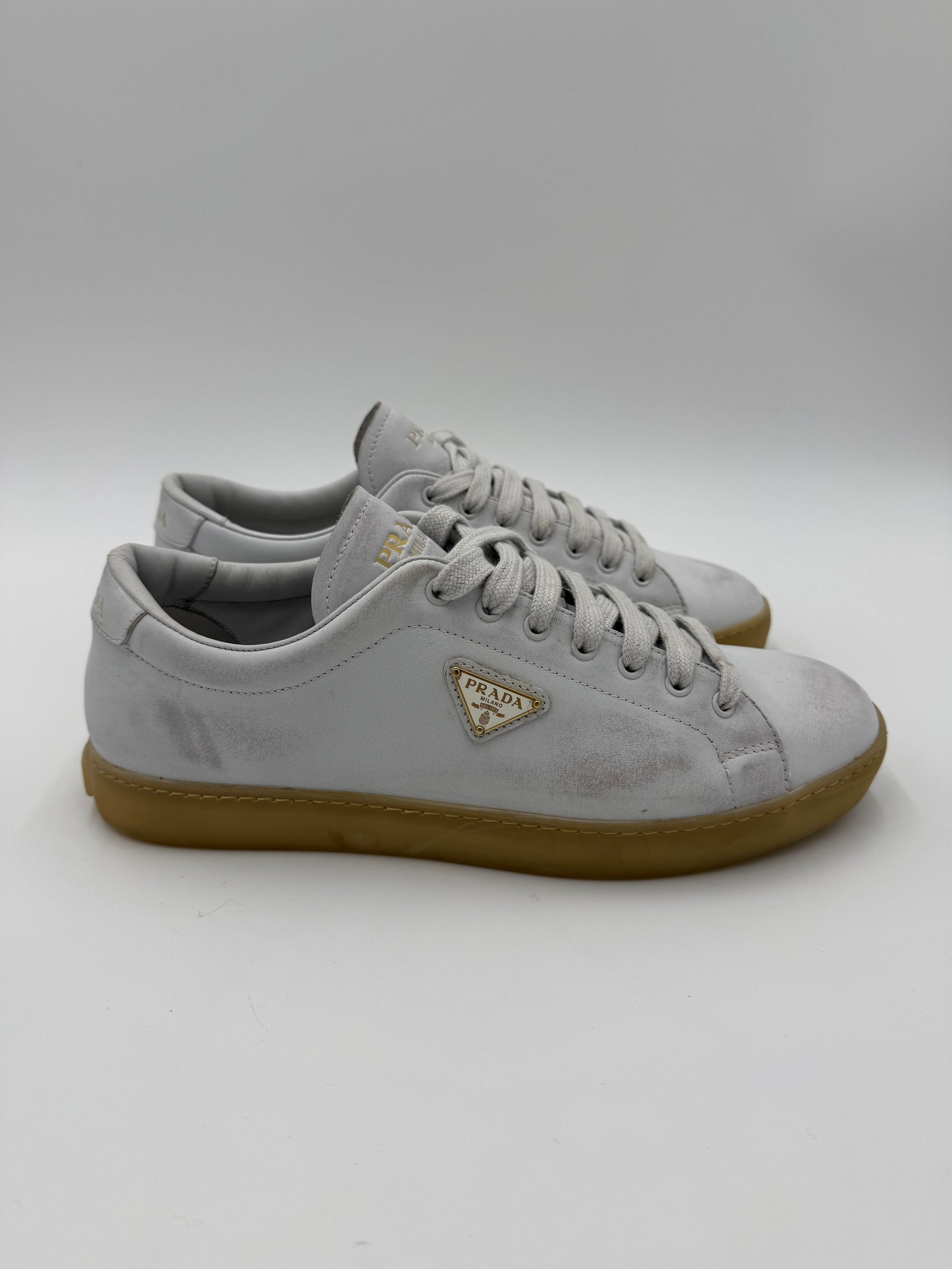 Prada Sneakers in Pelle con Effetto Vintage Bianche - Pally Vintage Closet