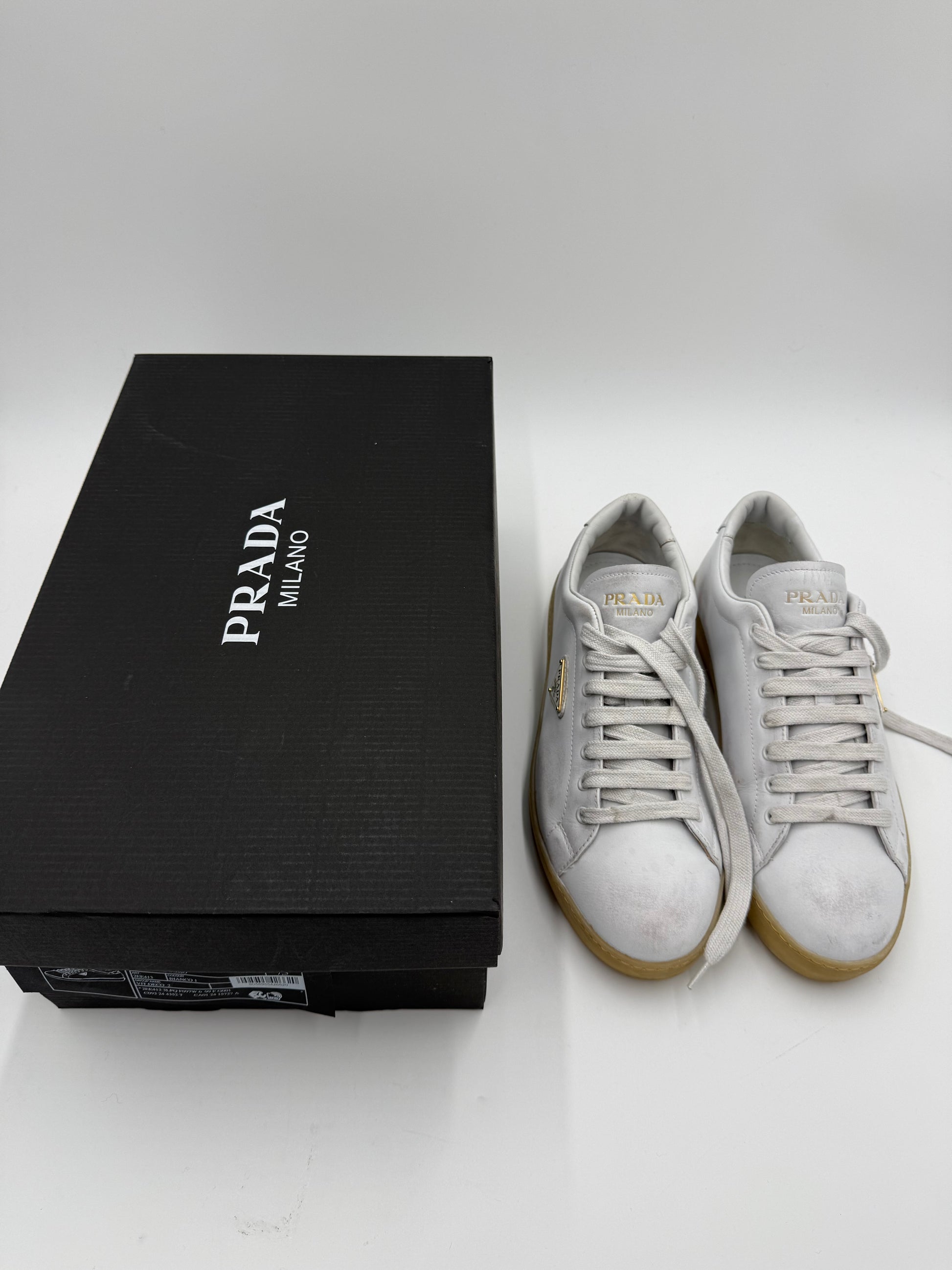 Prada Sneakers in Pelle con Effetto Vintage Bianche - Pally Vintage Closet