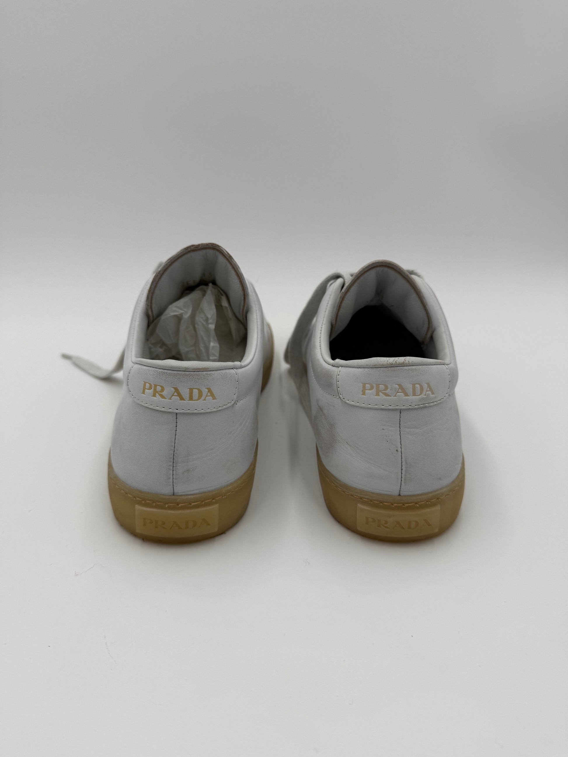 Prada Sneakers in Pelle con Effetto Vintage Bianche - Pally Vintage Closet
