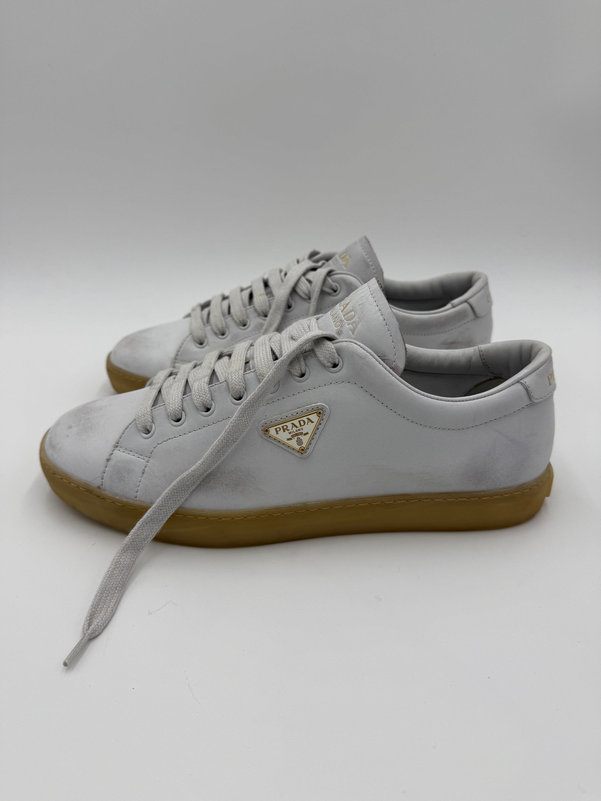 Prada Sneakers in Pelle con Effetto Vintage Bianche - Pally Vintage Closet