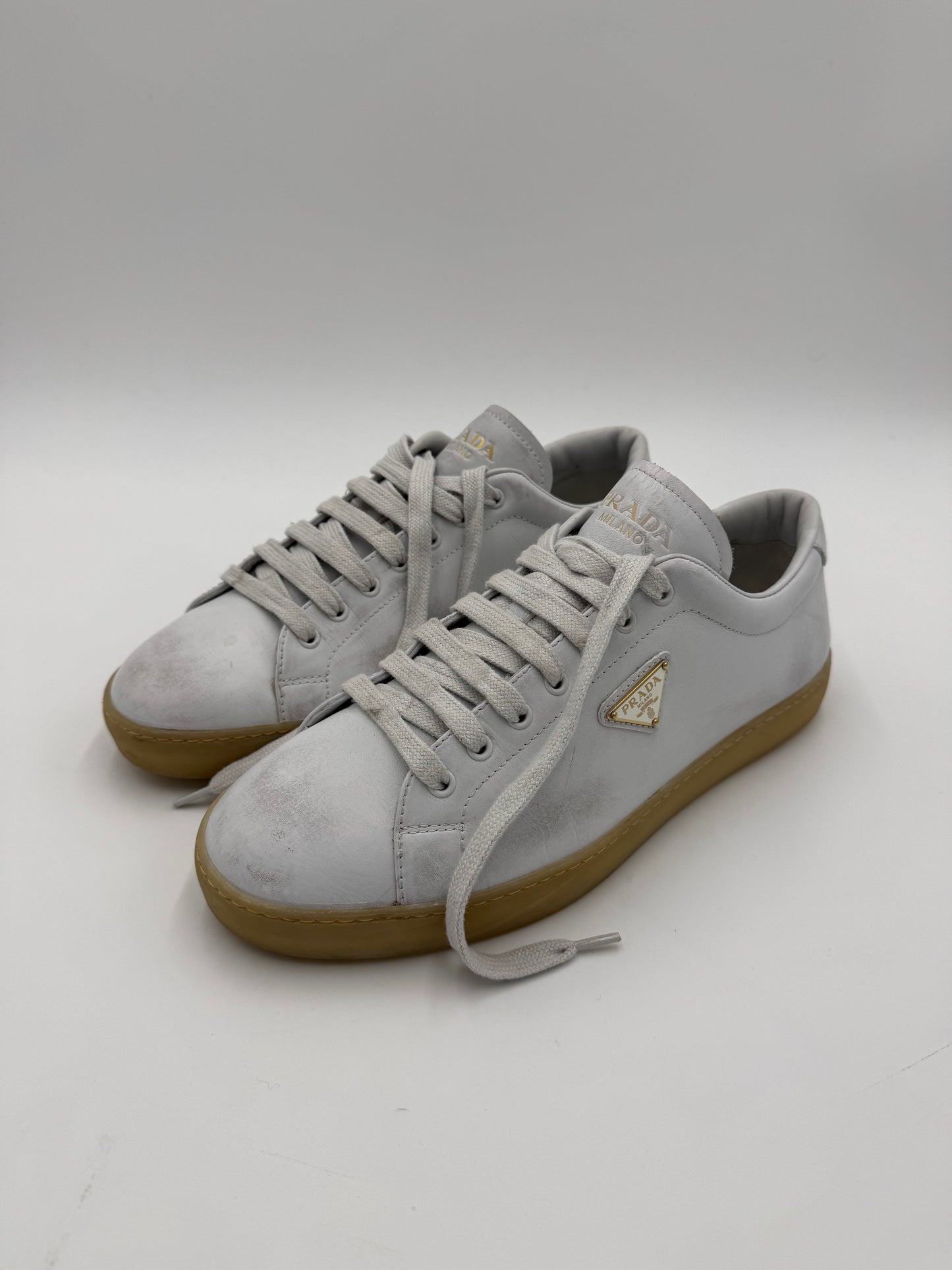 Prada Sneakers in Pelle con Effetto Vintage Bianche - Pally Vintage Closet