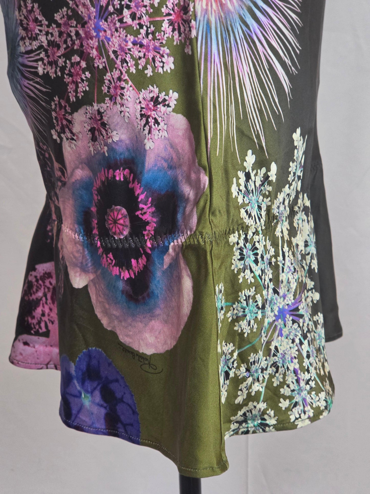 Roberto Cavalli Abito Mini Vintage in Pura Seta Stampa Botanica Verde - Pally Vintage Closet