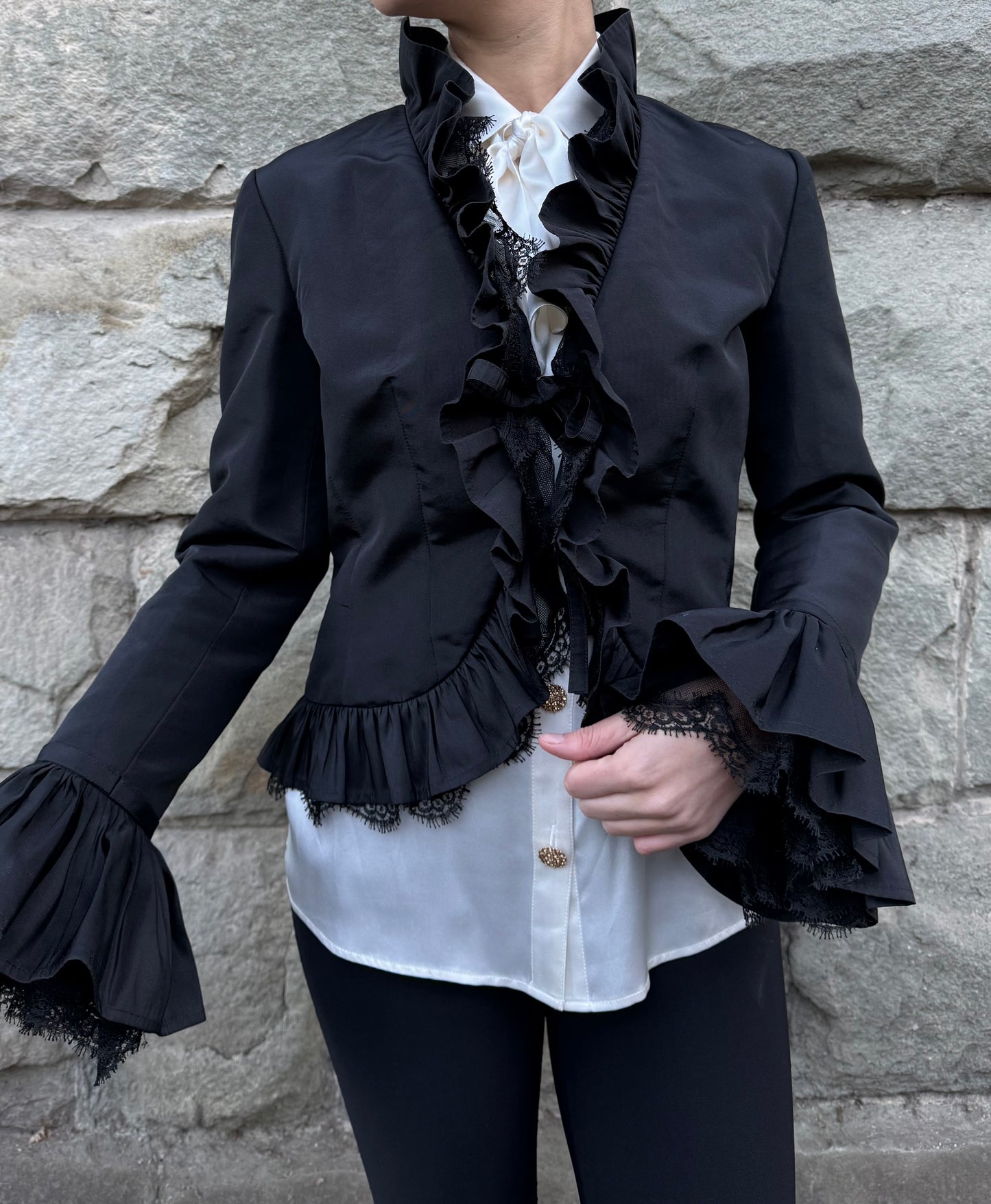 Roberto Cavalli Giacca Vintage Seta e Pizzo con Dettaglio Ruffle Nera - Pally Vintage Closet