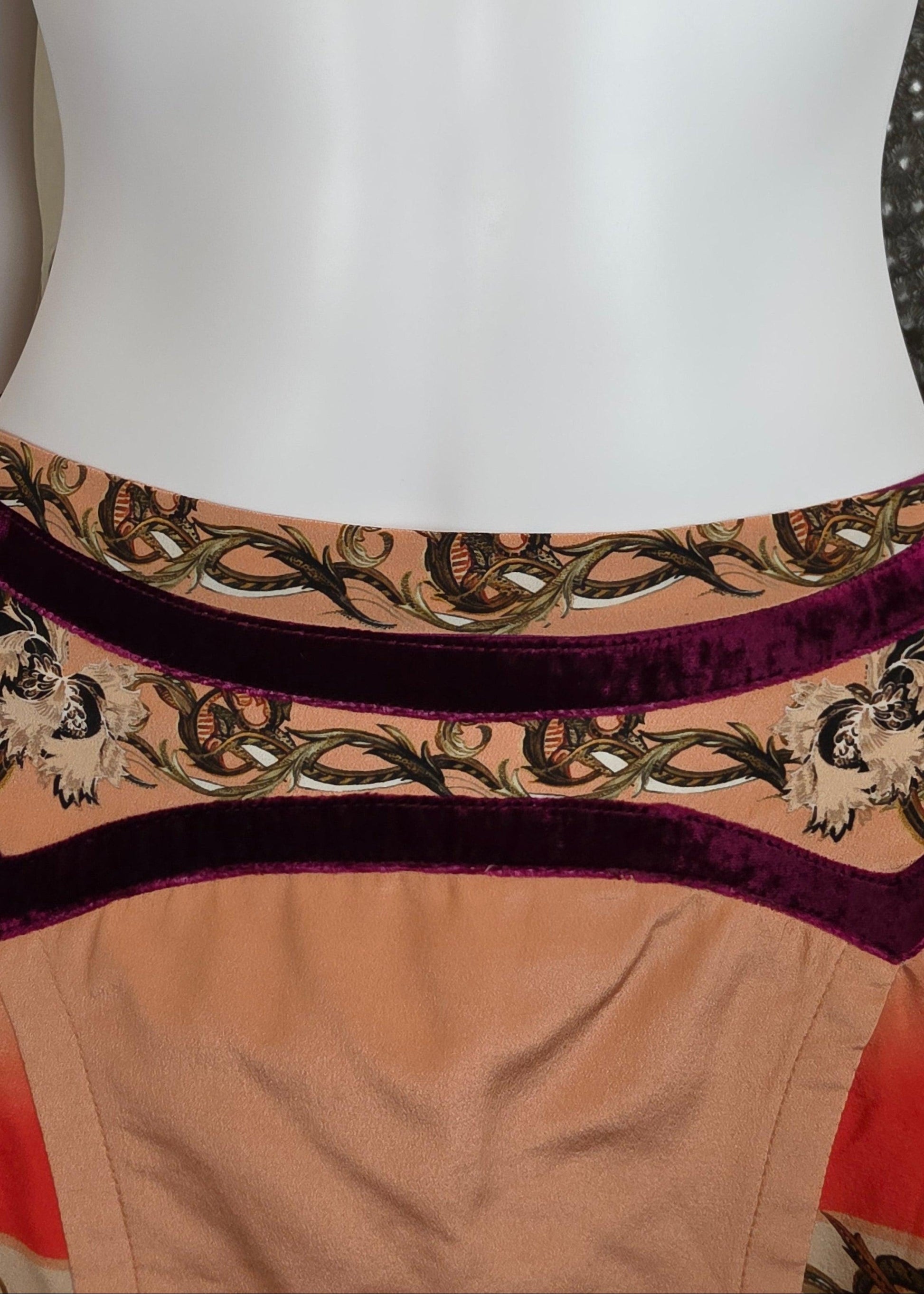 Roberto Cavalli Minigonna Vintage con Stampa Barocca e Dettagli in Velluto Rosa - Pally Vintage Closet